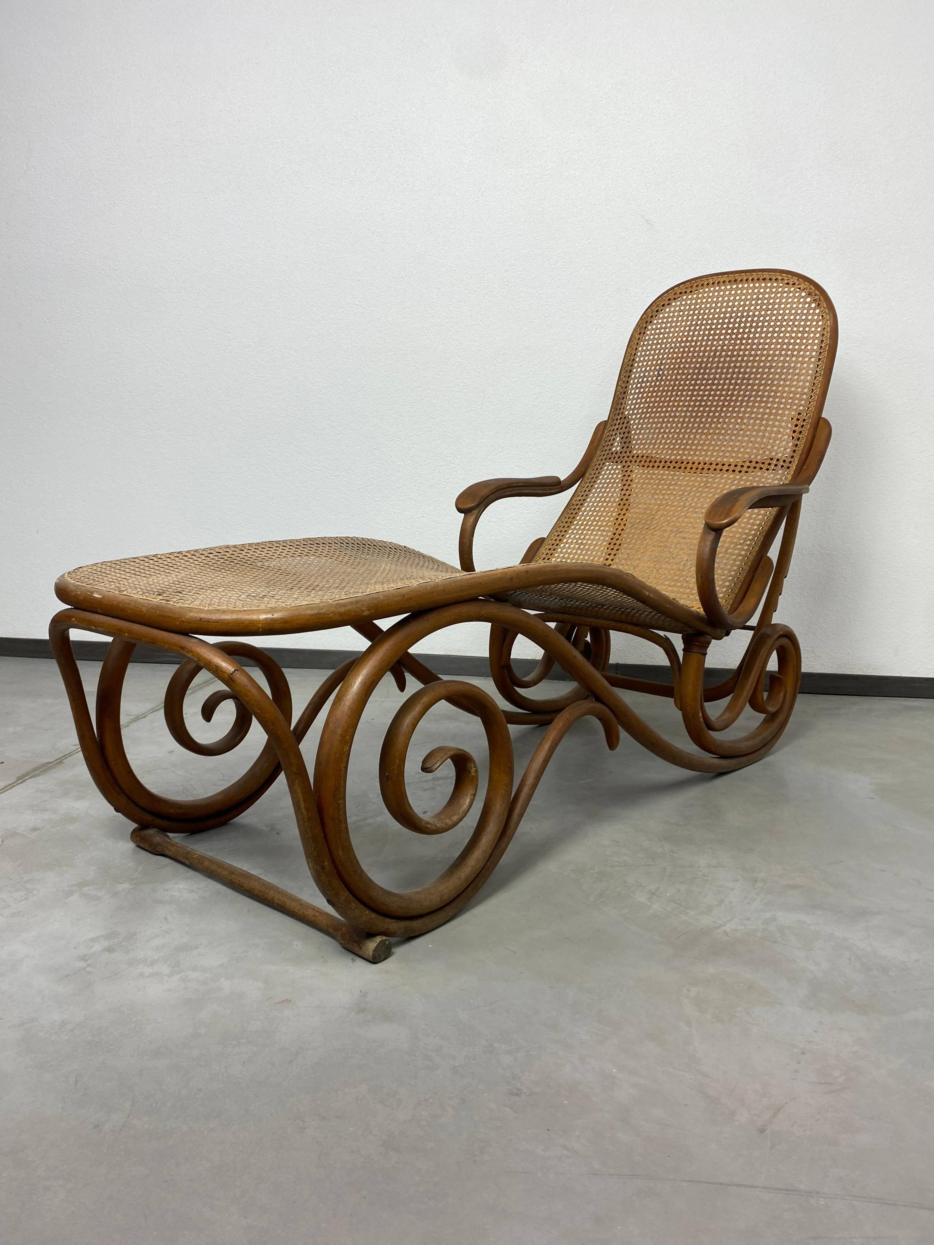 Lit de jour en bois courbé n°2 par Thonet