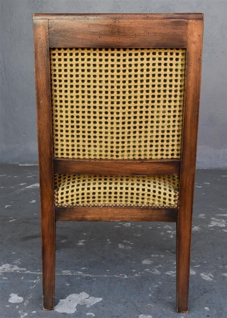 Paire de fauteuils en noyer de style restauration