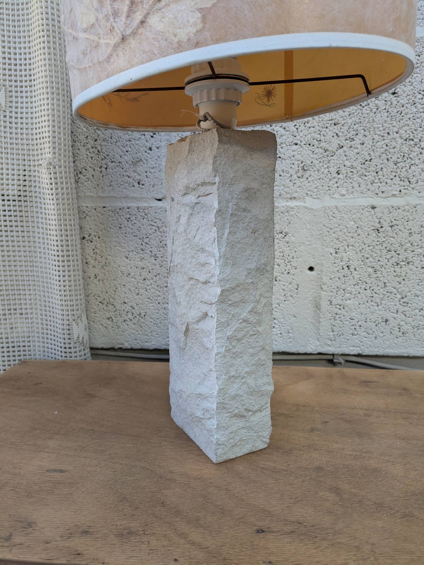 Grande lampe en pierre