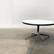 Table d'appoint du milieu du siècle par Charles & Ray Eames pour Herman Miller, années 1960