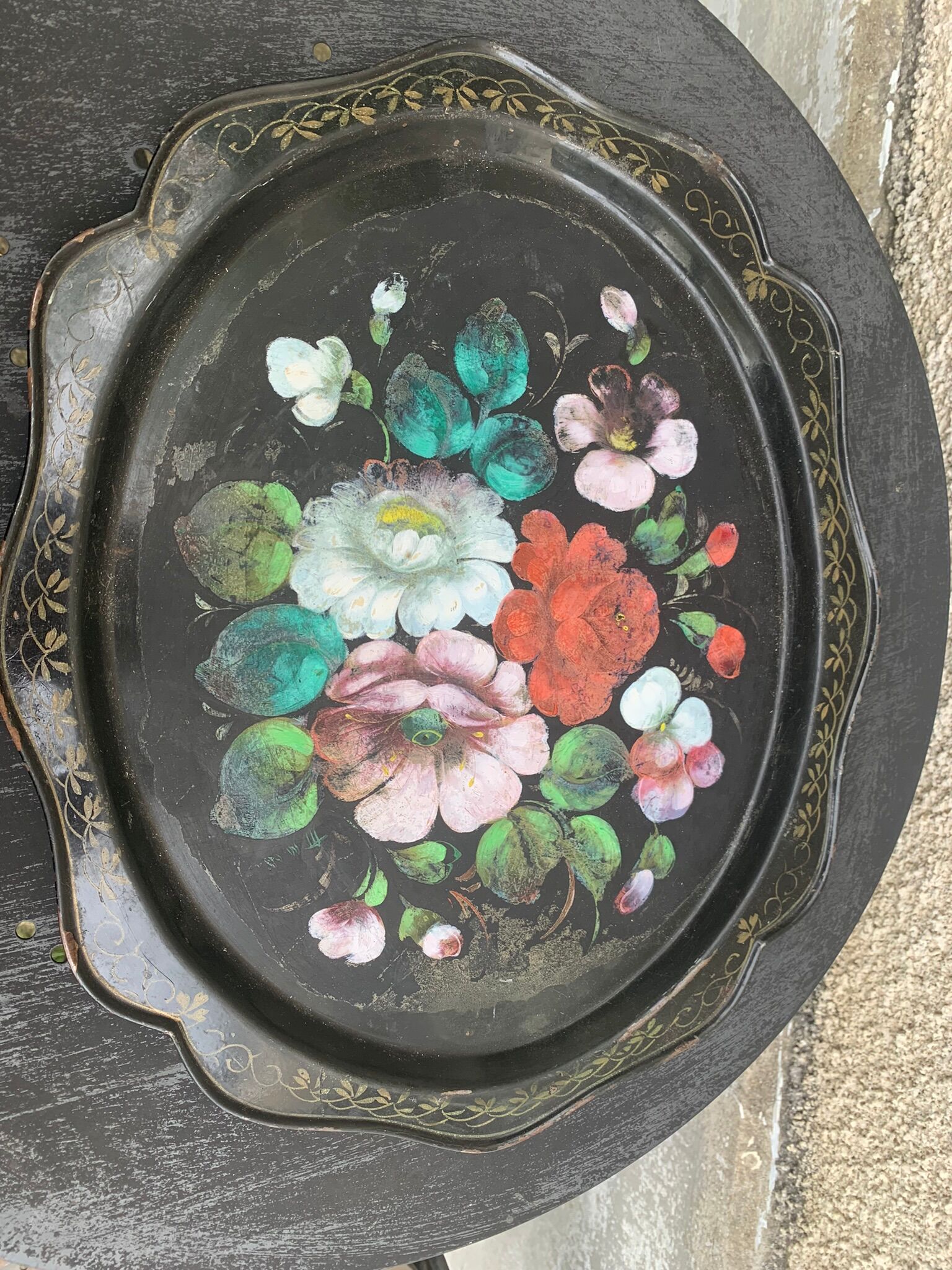 Bohemian and folkloric tray hand-painted flowers on a black metal background