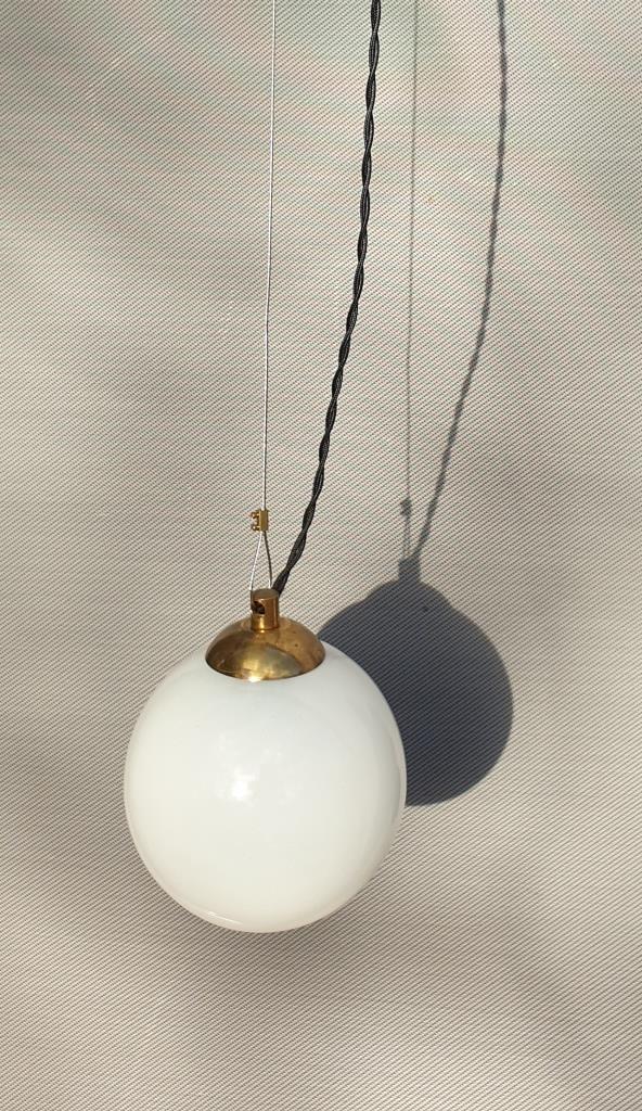 Baladeuse globe verre opalin d15