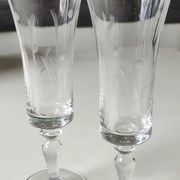 Set of 8 champagne flutes, flared neck. In crystal. Frosted plant motifs.
