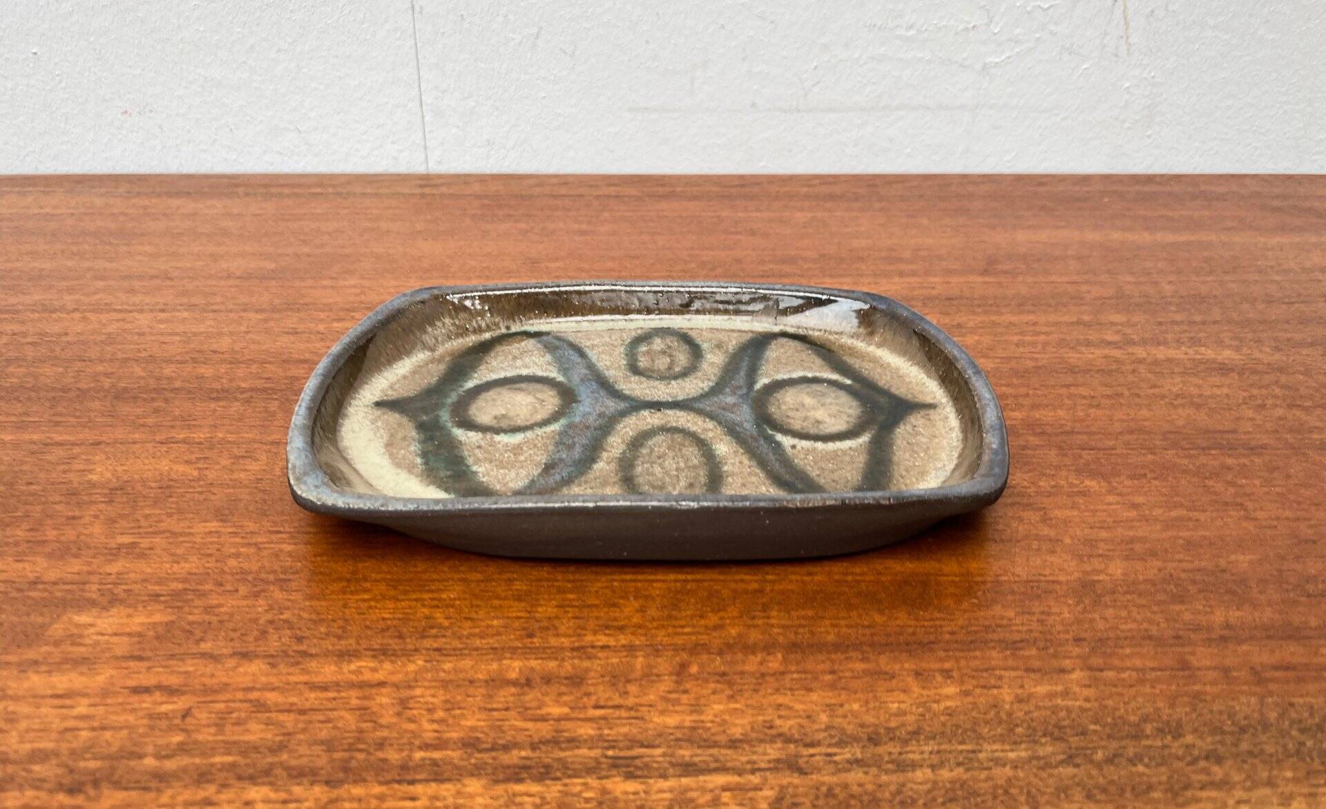 Danish studio pottery bowl in mid-century style by Kerrn Jespersen Lyngby, 1960s.
