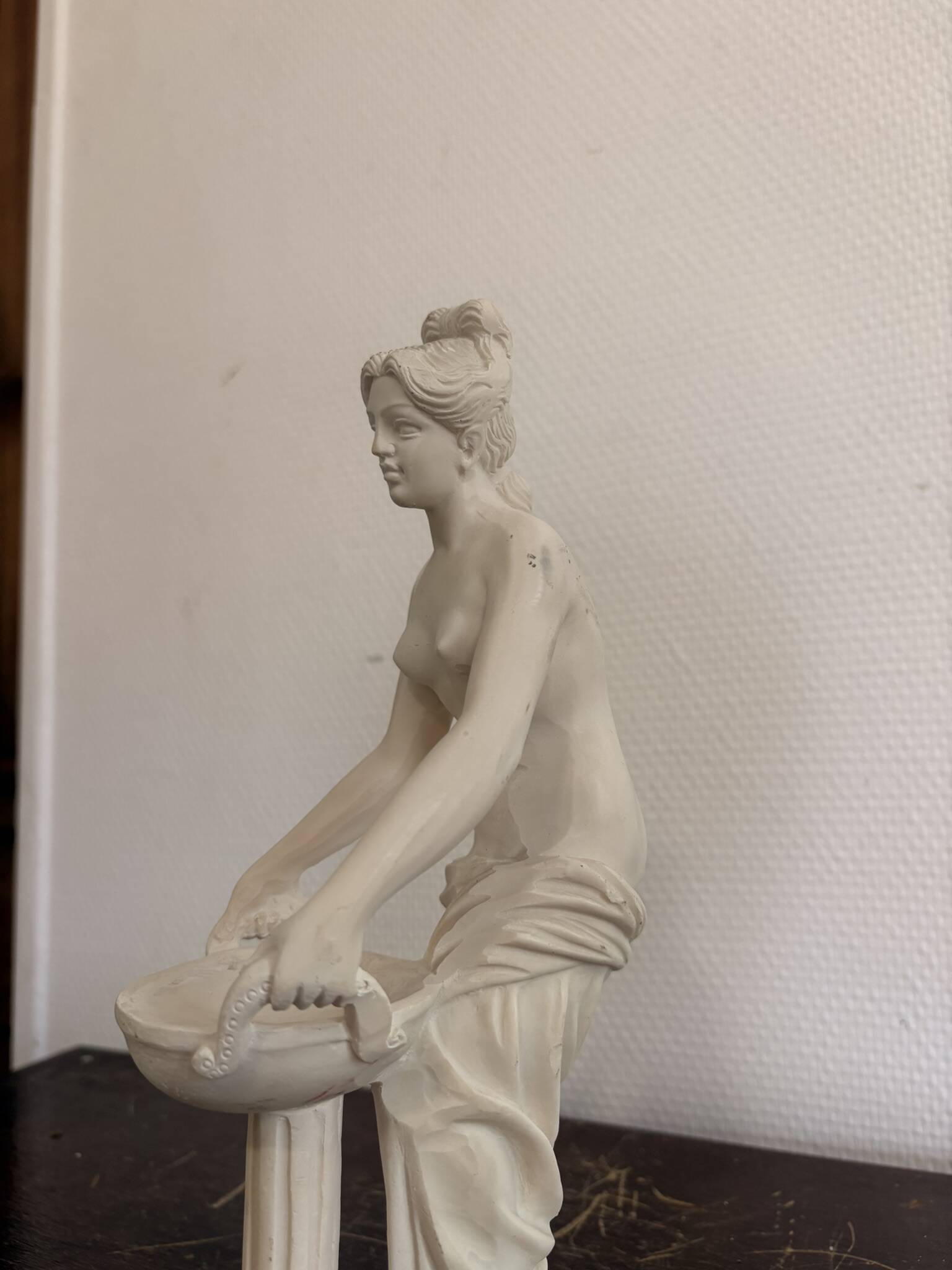 Statue Vénus au bassin style néoclassique Plâtre vintage