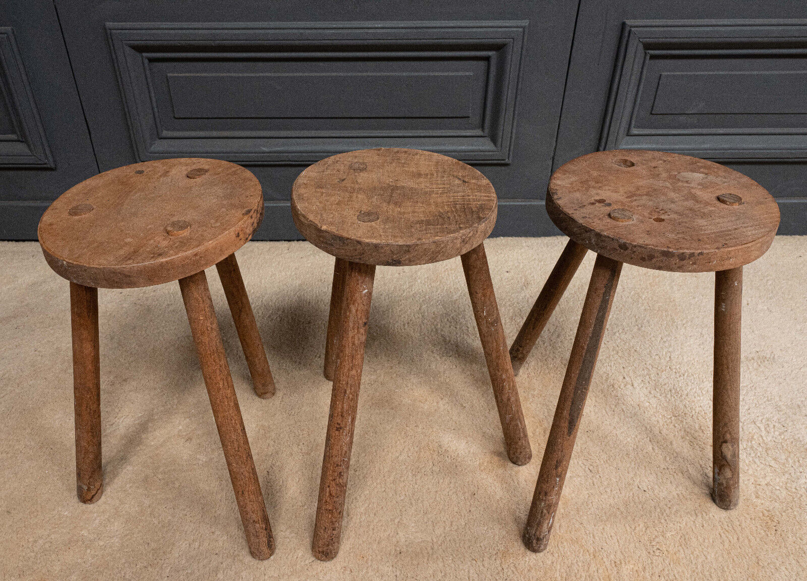 Suite of 3 brutalist stools XXth tripod feet