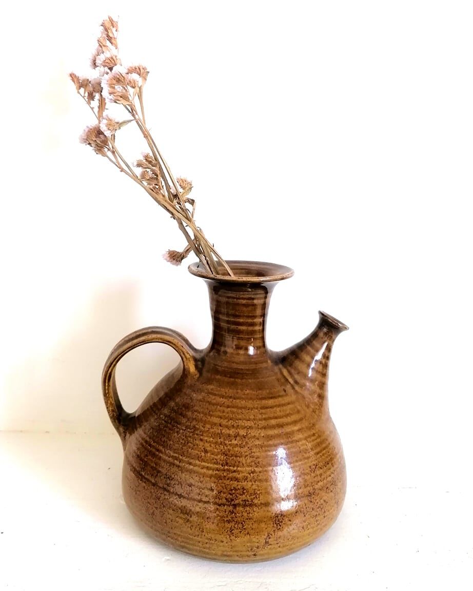 Vintage stoneware chevrette