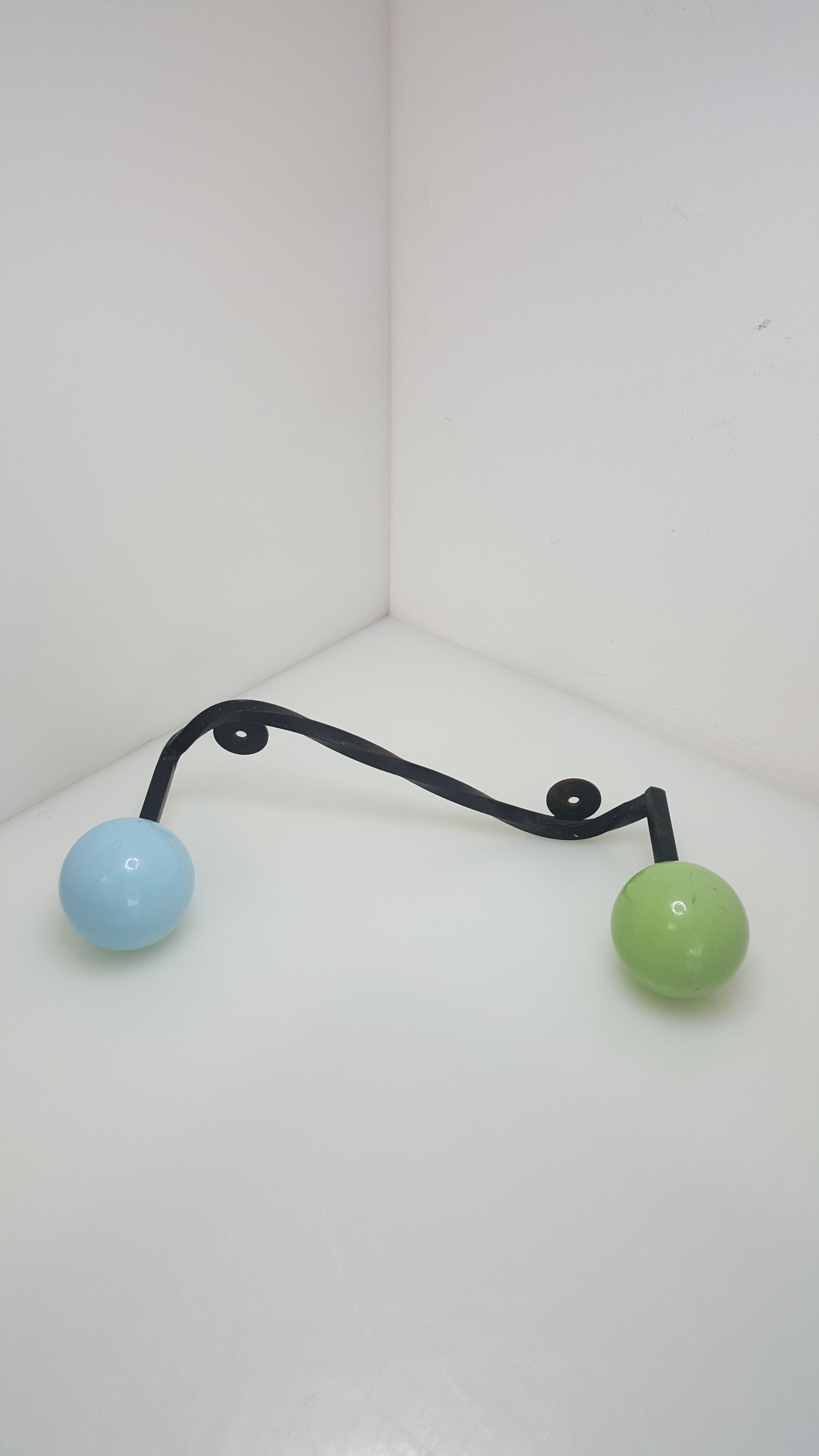 Vintage coat holder 2 balls
