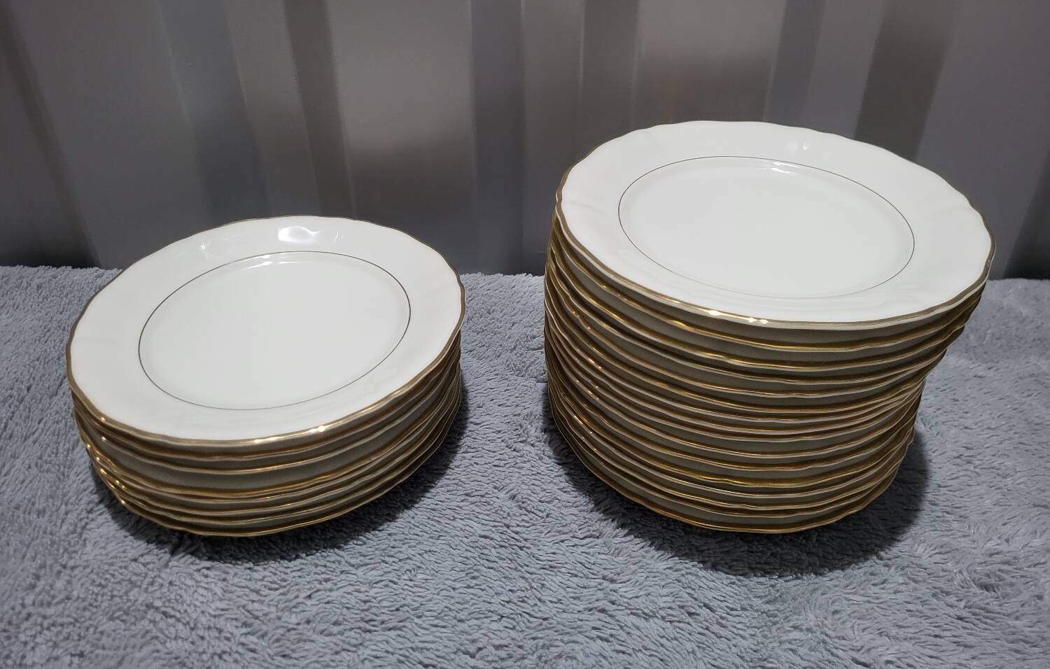 67-piece Bavarian porcelain dinnerware set
