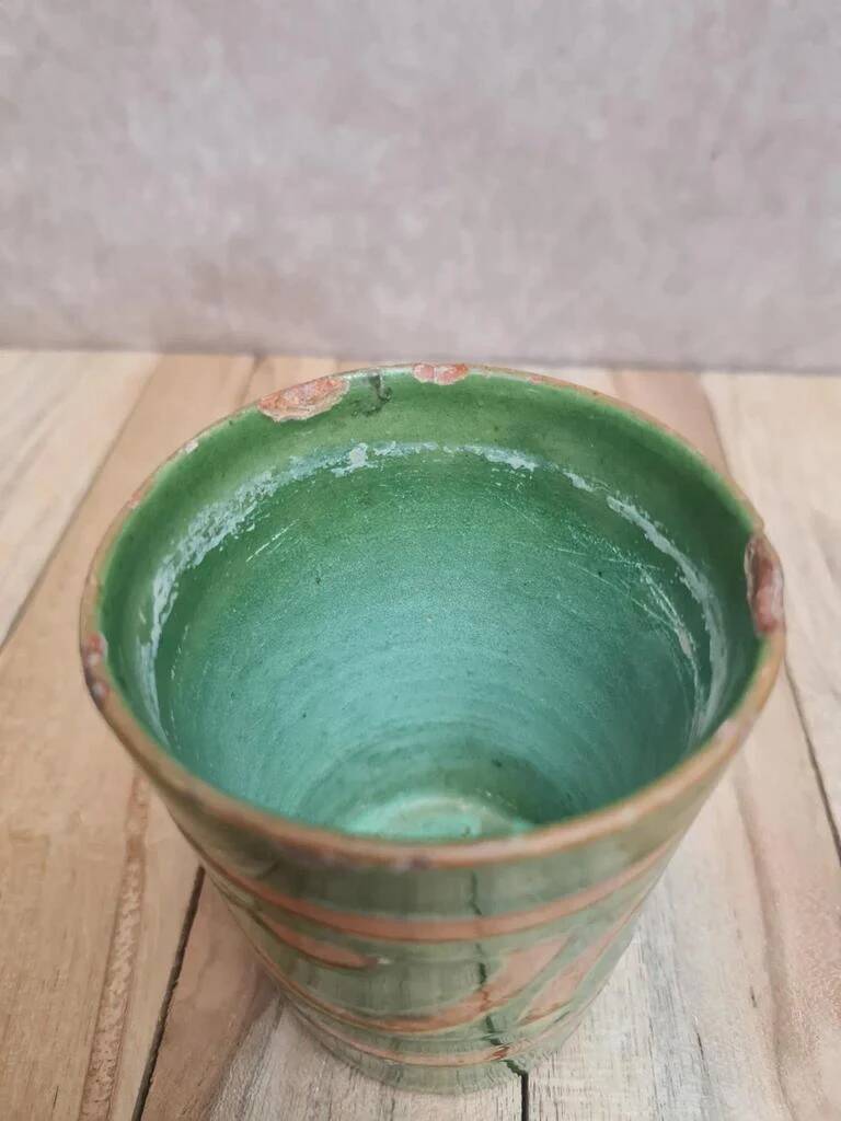 Art Deco vase / goblet by Satre & Vallin "nillavertas" in green and ochre glazed ceramic.