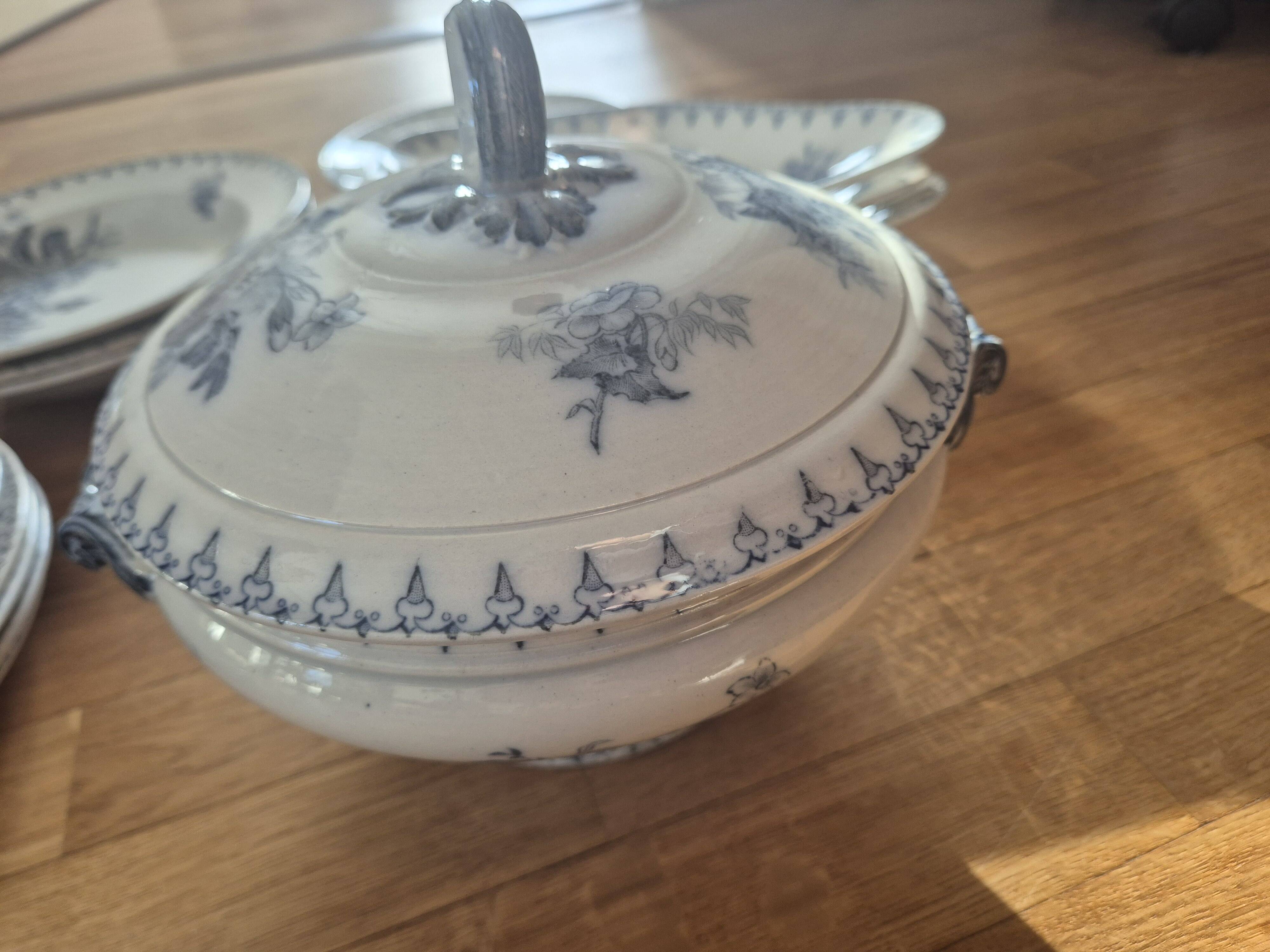Antique table service Sarreguemines U&C Flore – 17 pieces