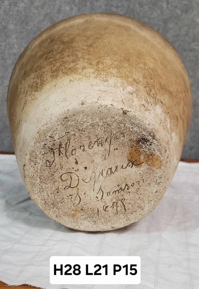 Old traditional Kabyle / Berber terracotta pottery