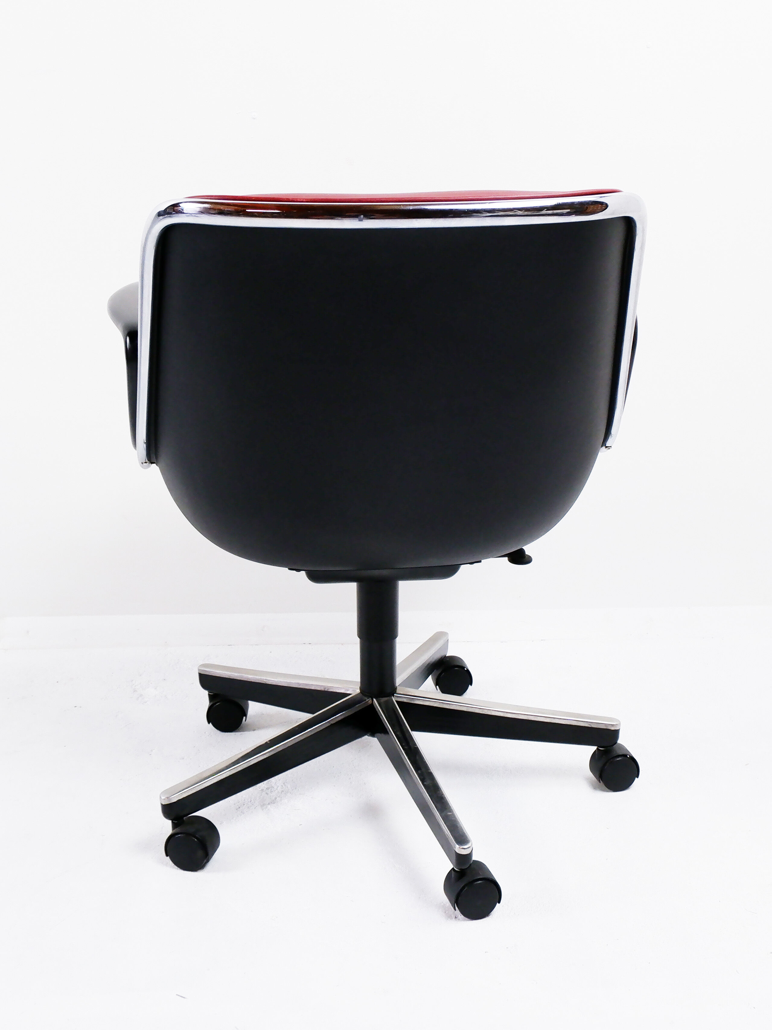 Office Chair by Charles Pollock for knoll