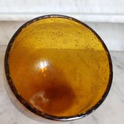 Bol ou verre penché ambré signé Biot