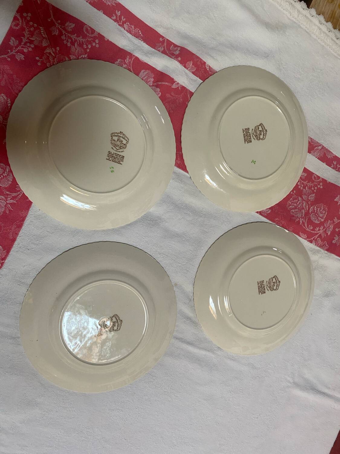 Lot de 4 assiettes à dessert Johnson Bross