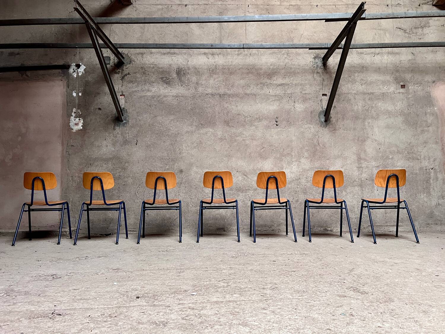 Stackable school chair 32