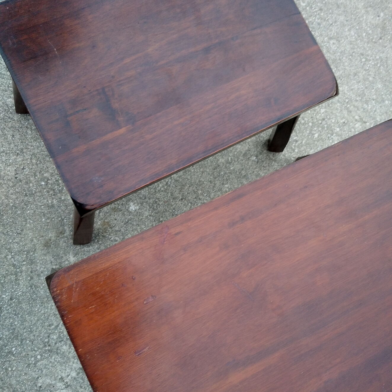 Nesting coffee tables