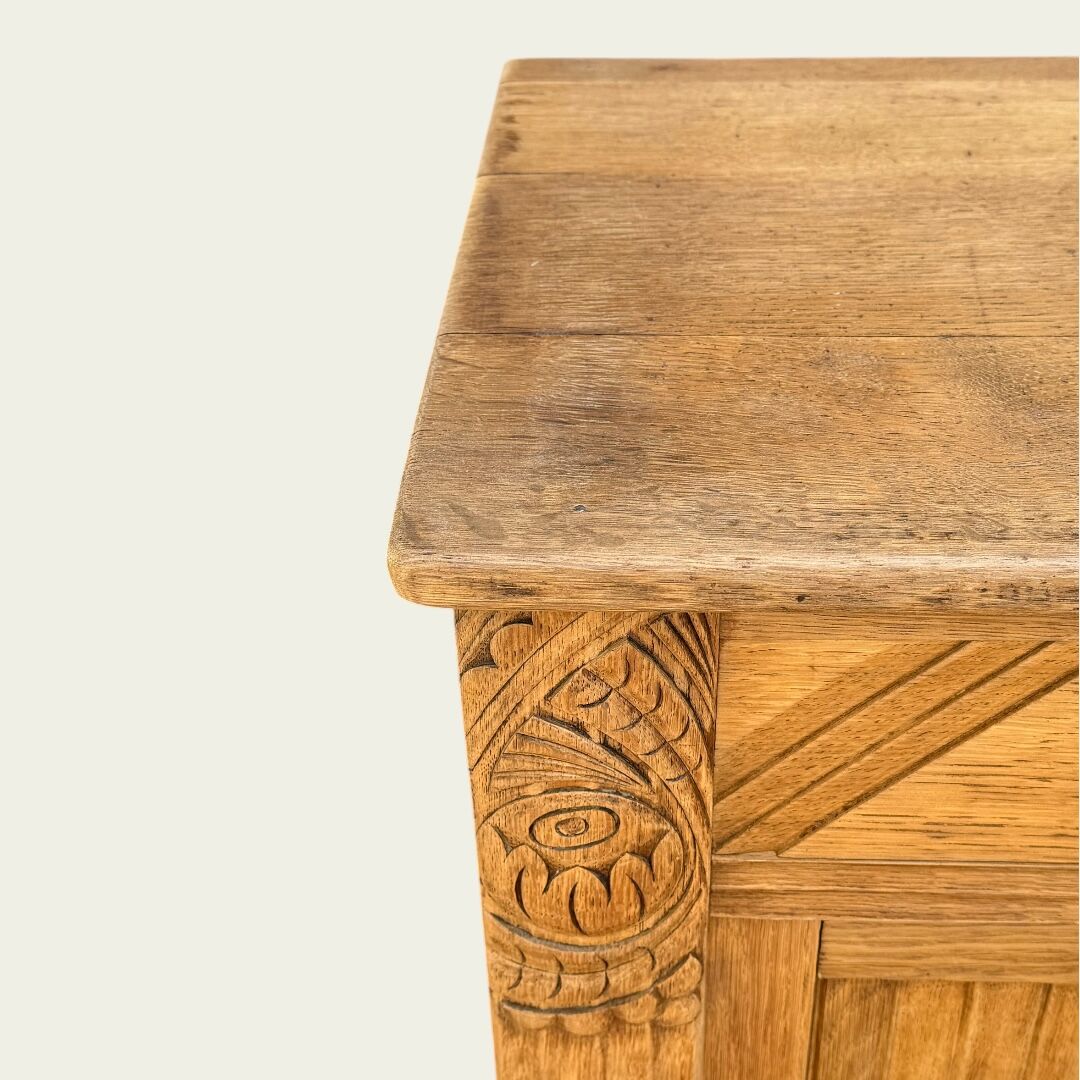 Art Deco buffet in raw and solid oak, 1935.