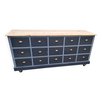 workbench with 15 drawers