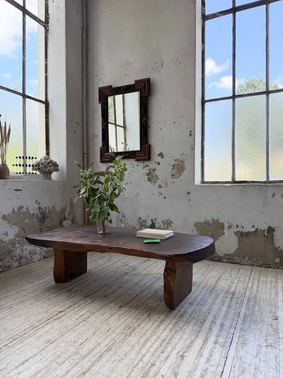 Table basse brutaliste artisanale 1950