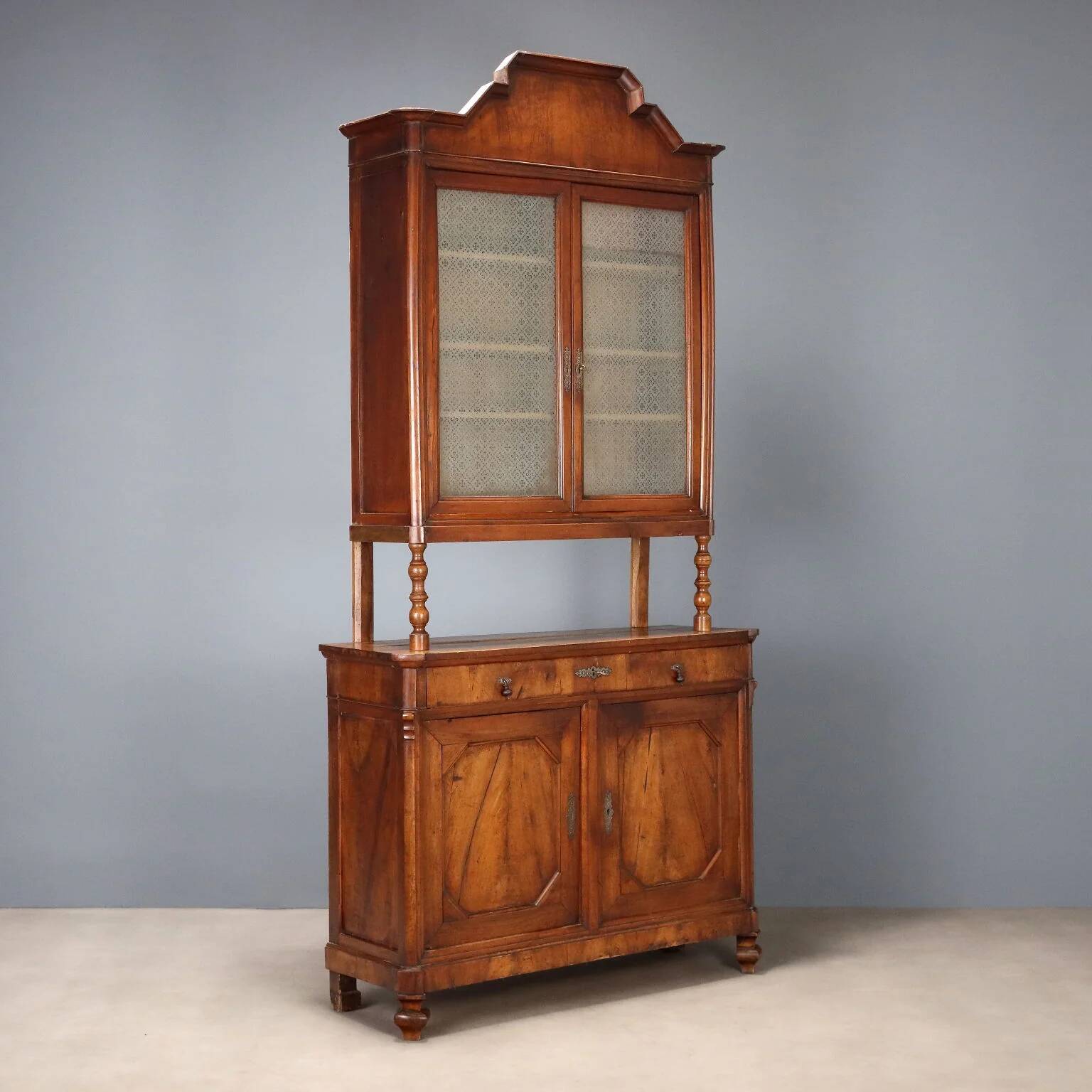 Antique Umbertine buffet in walnut, Italy, 19th century