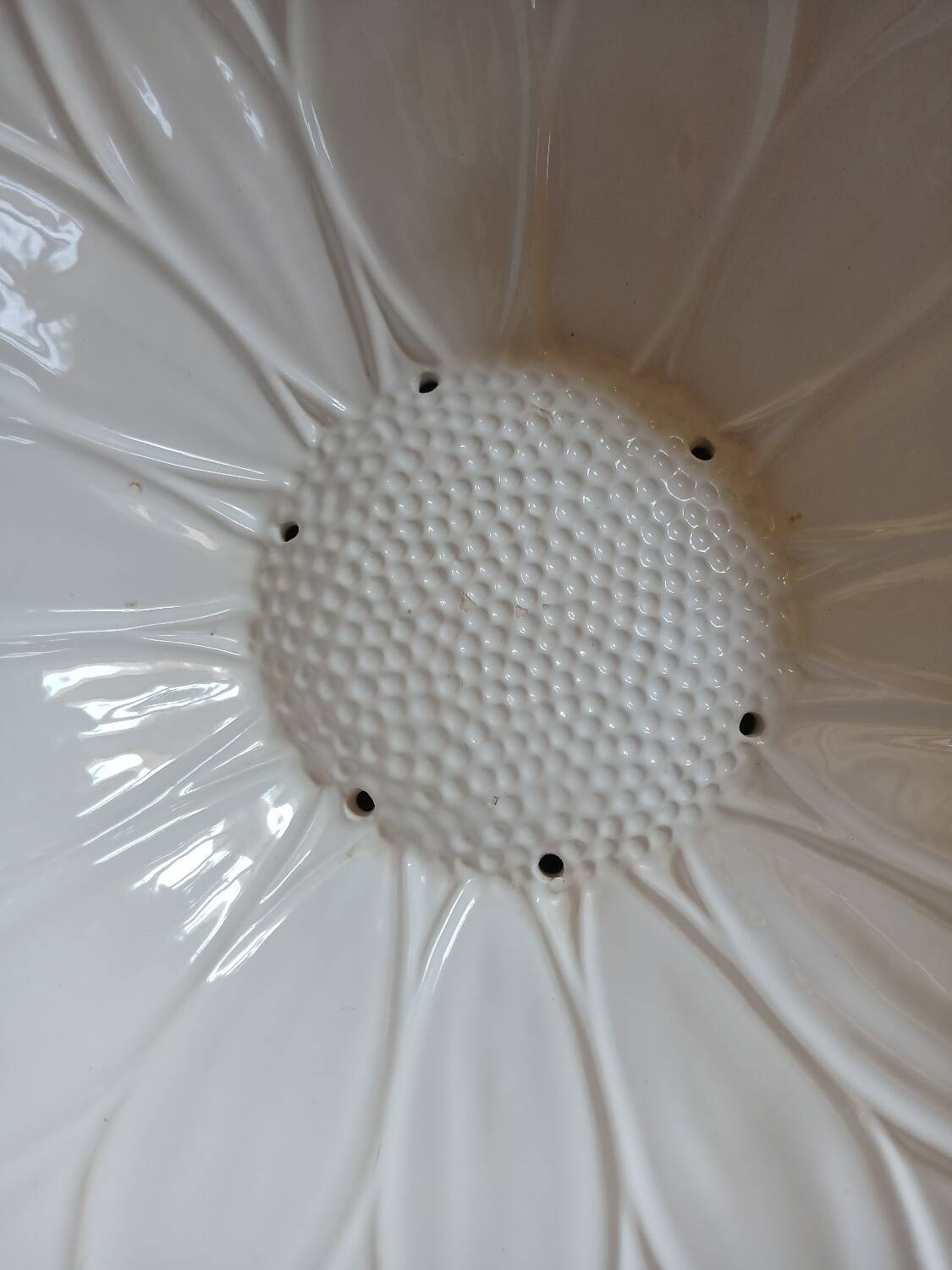 Plate + fruit drainer in earthenware