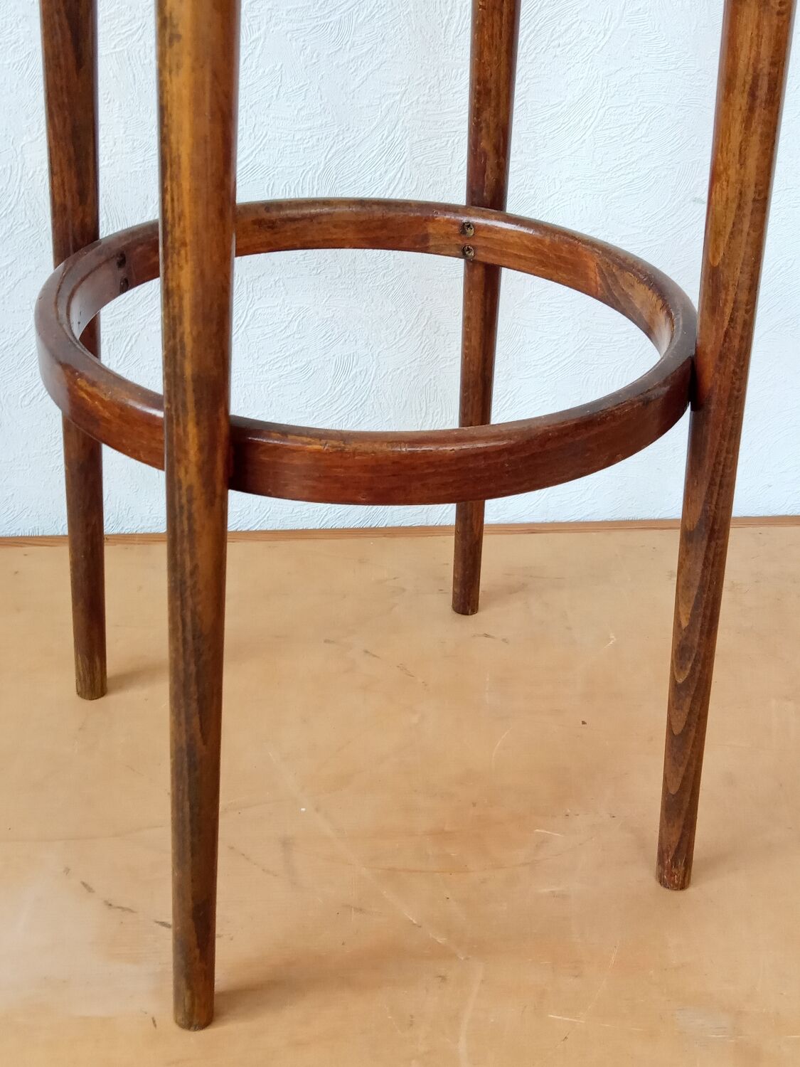 Baumann bar stool