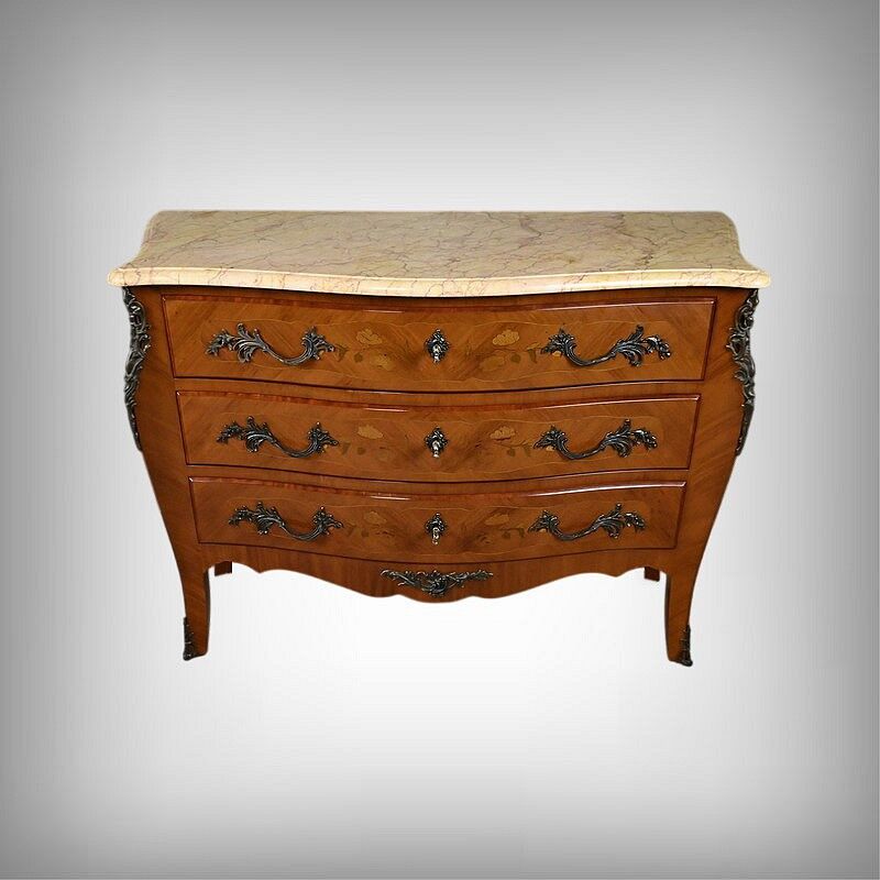 Commode en marqueterie de bois de rose, style Louis XV – 2ème partie XXe