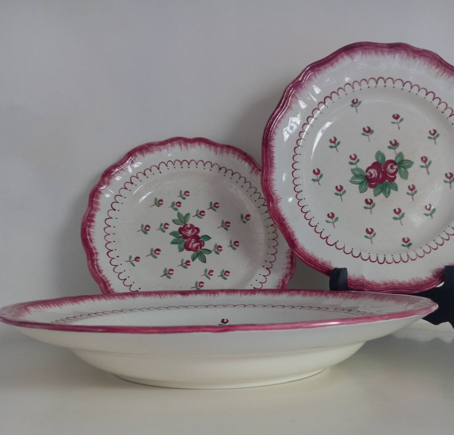 Trio of Longchamp plates/dishes 1930/40, country flowers
