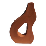 Flat vase in red earthenware, handmade by a creative craftsman