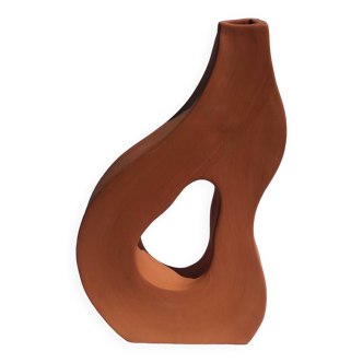 Flat vase in red earthenware, handmade by a creative craftsman