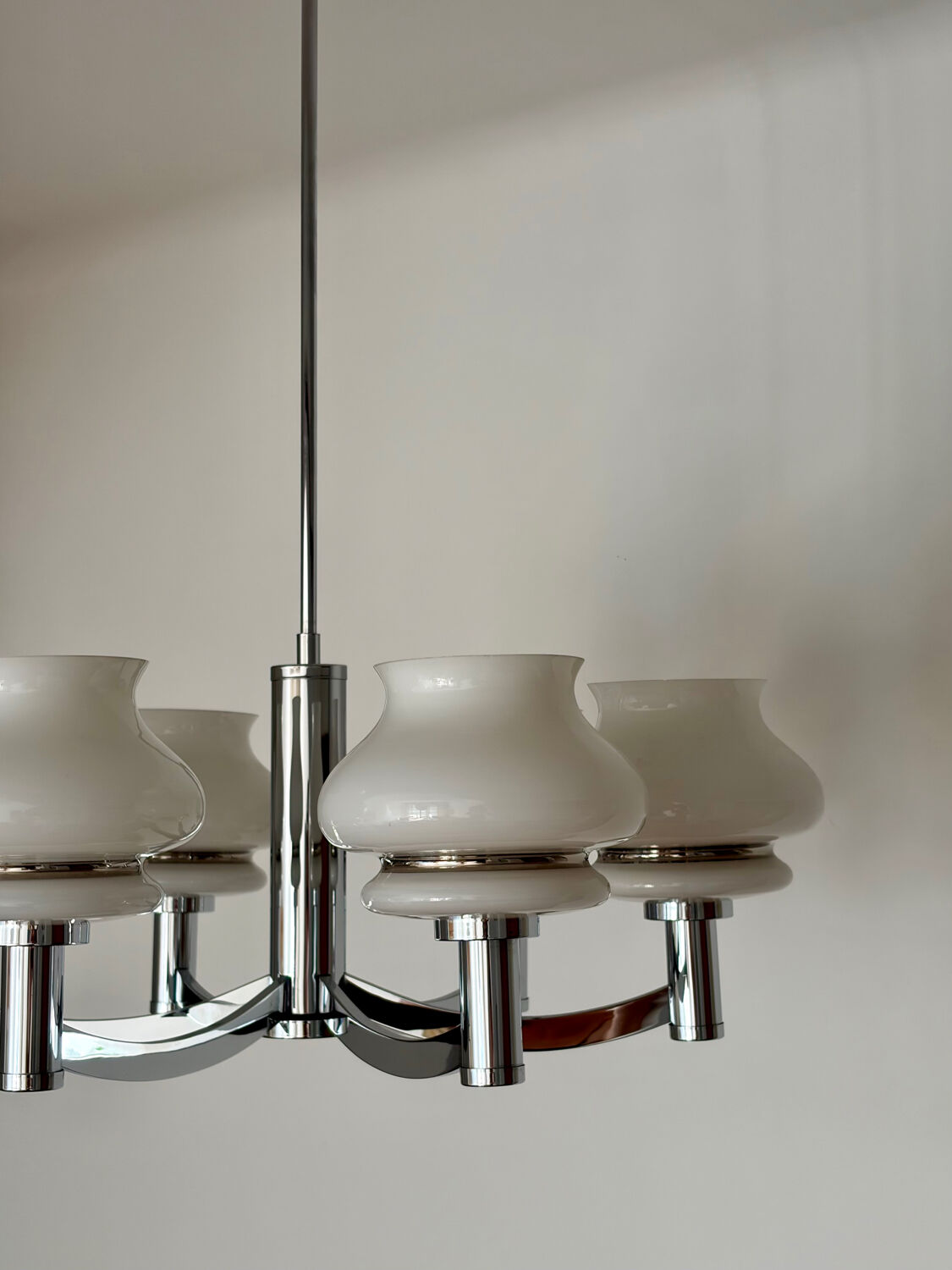 Chrome and opaline lustre