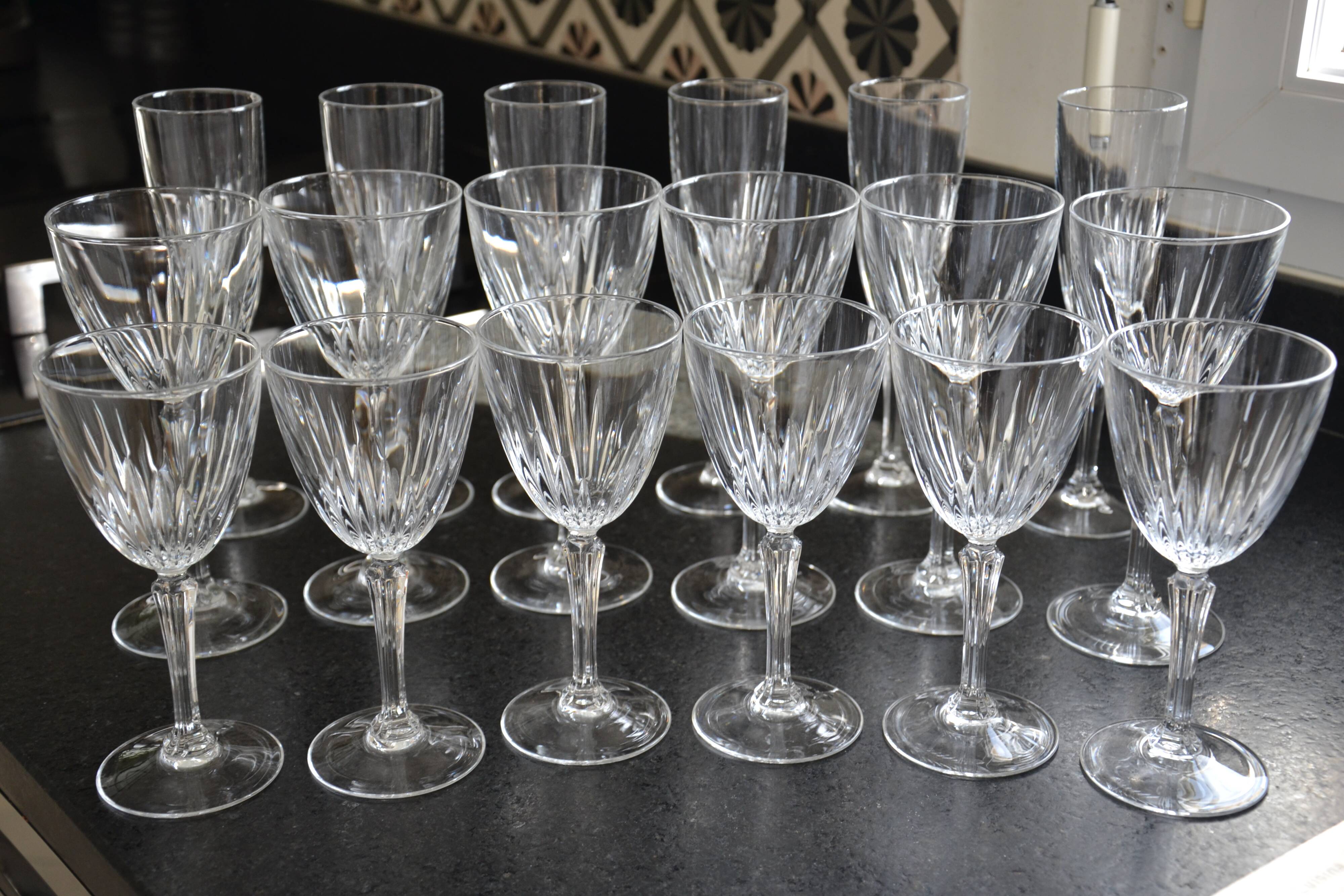 18 stemmed glasses in Arques crystal