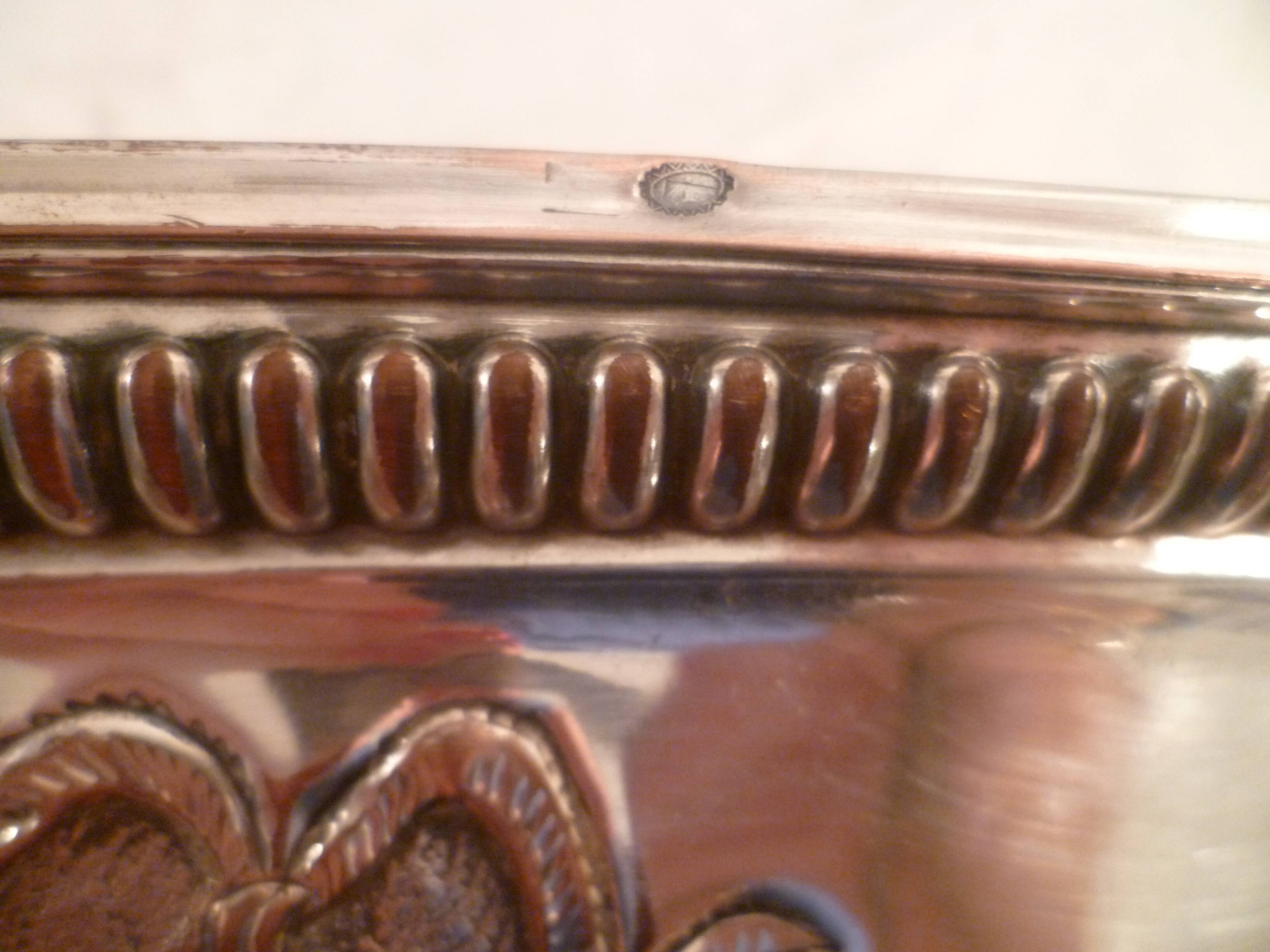 TABLECLOTH/CENTREPIECE/FOOTED METAL COOLER.