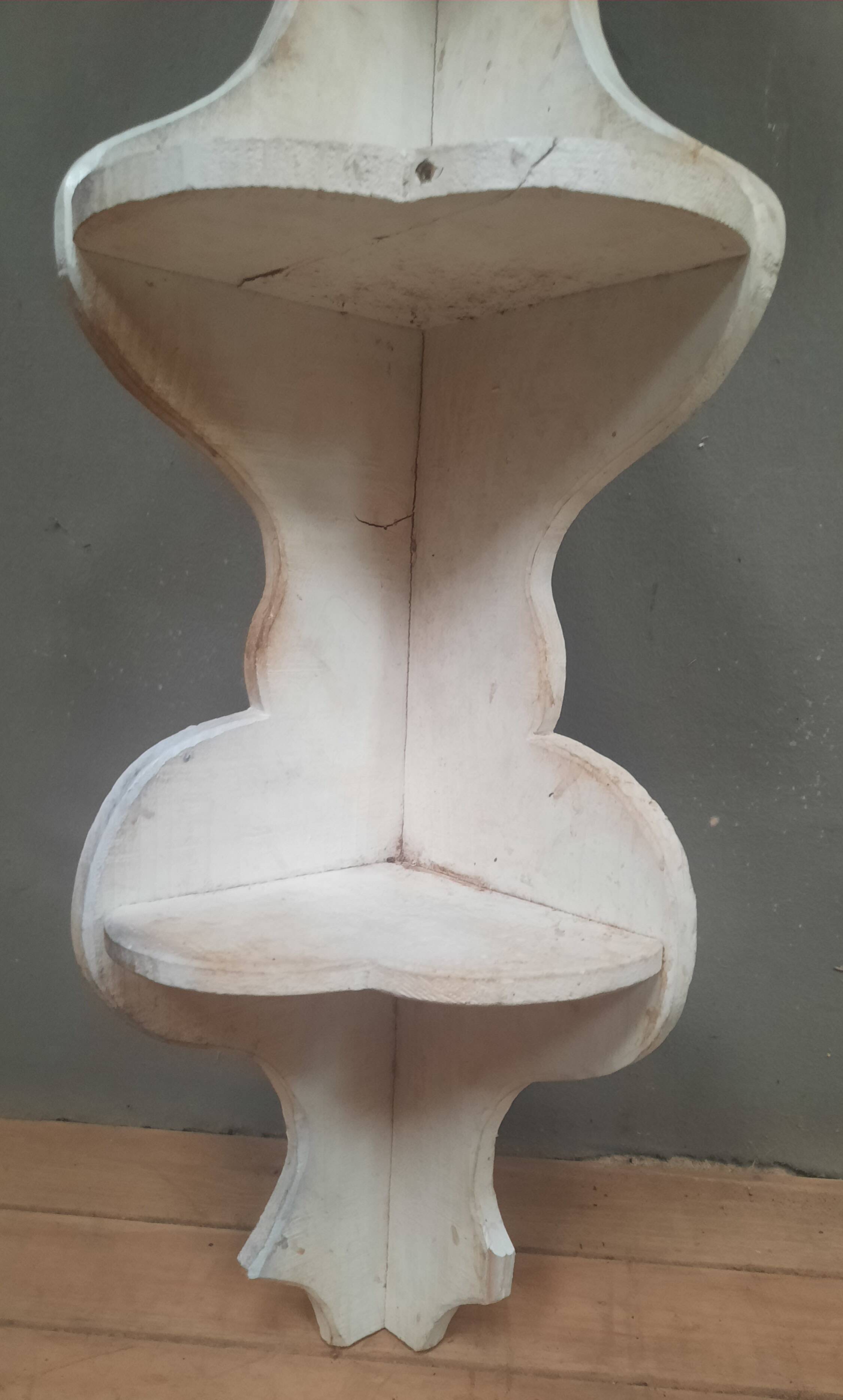 Solid wood corner shelf