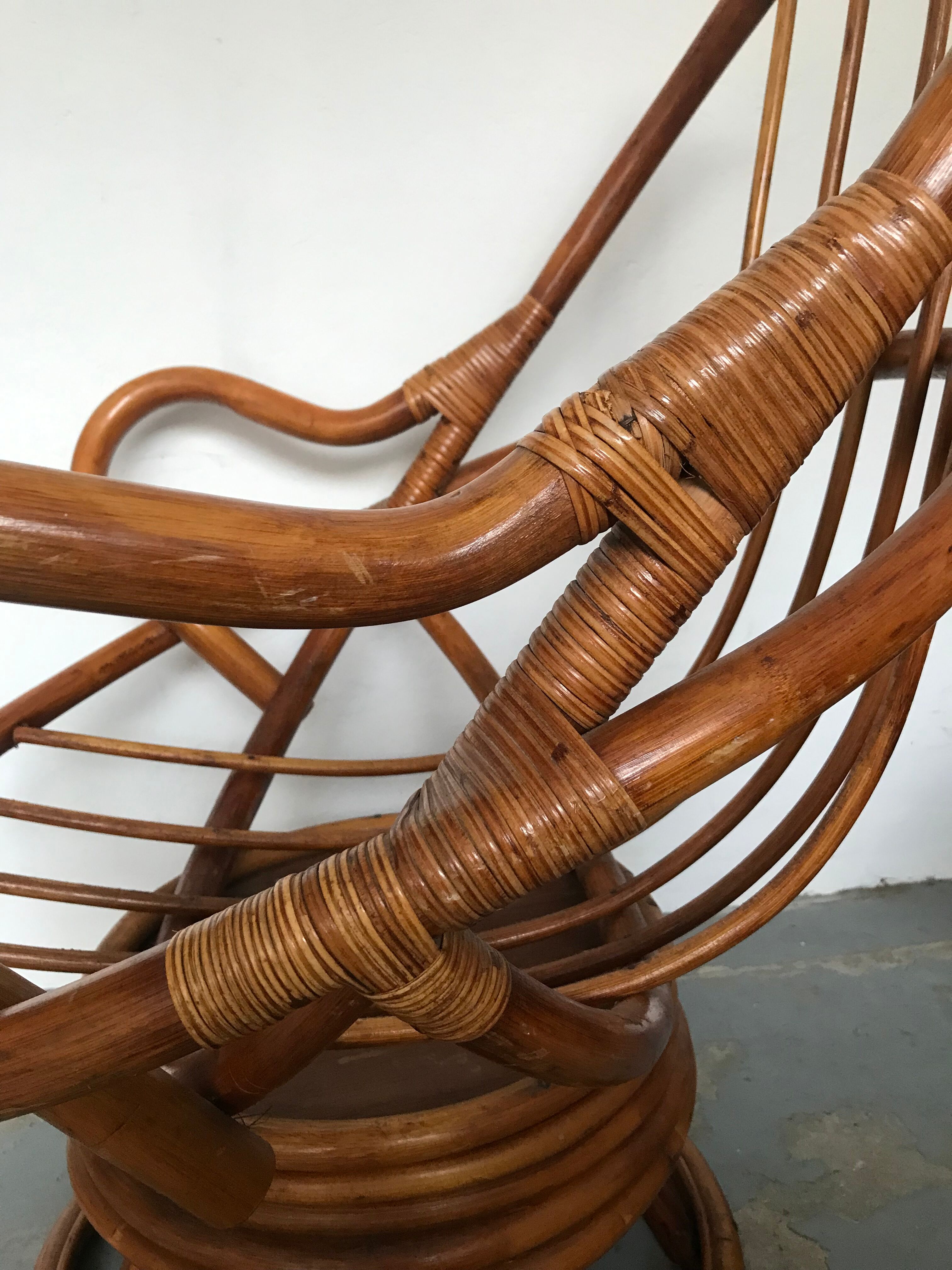 Fauteuil pivotant rotin