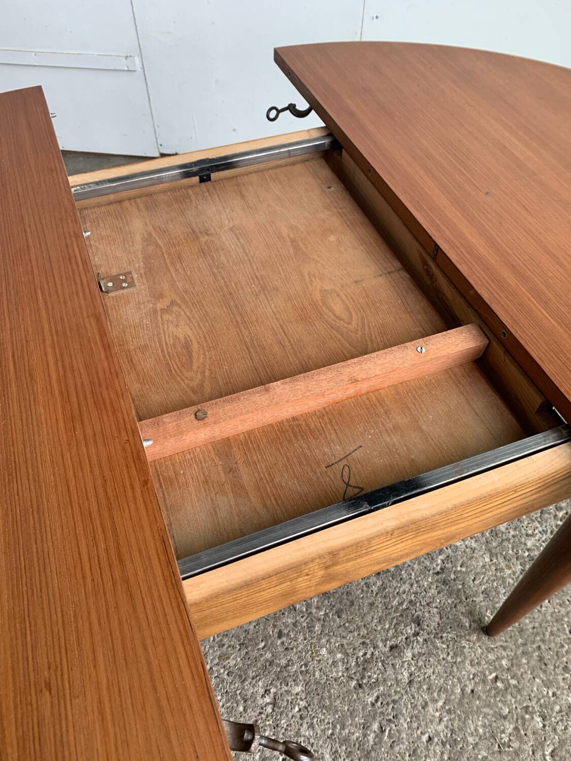 Vintage round extendable table