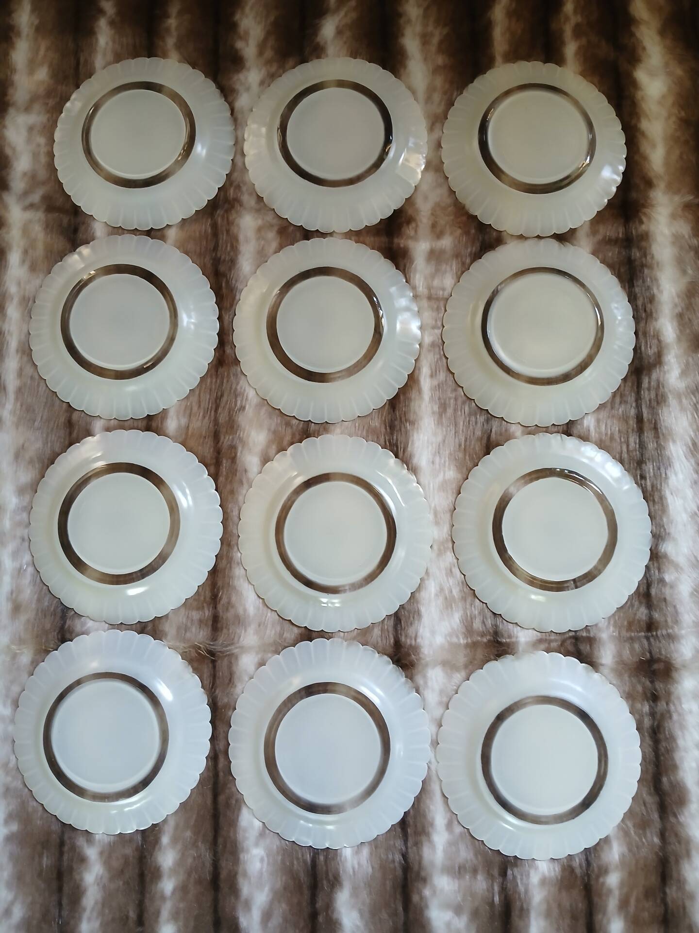 12 vintage Duralex dessert plates