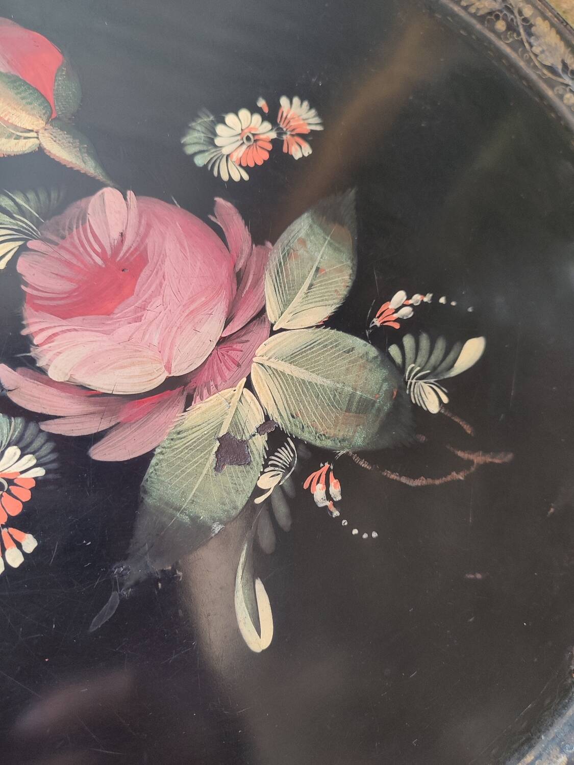 Hand-painted tray in enamelled sheet metal with a bouquet of Napoleon flowers