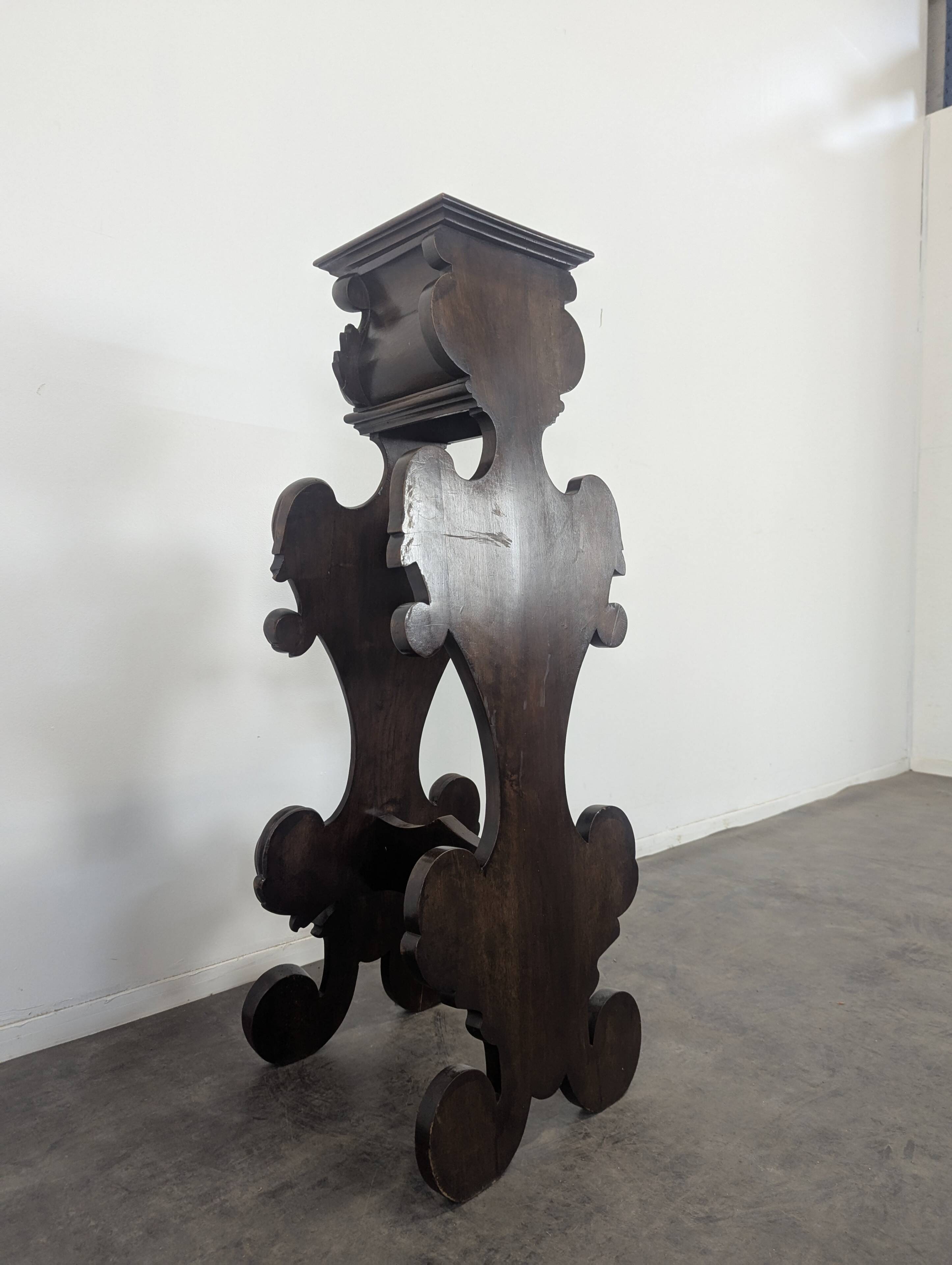 Selette de style Renaissance en noyer