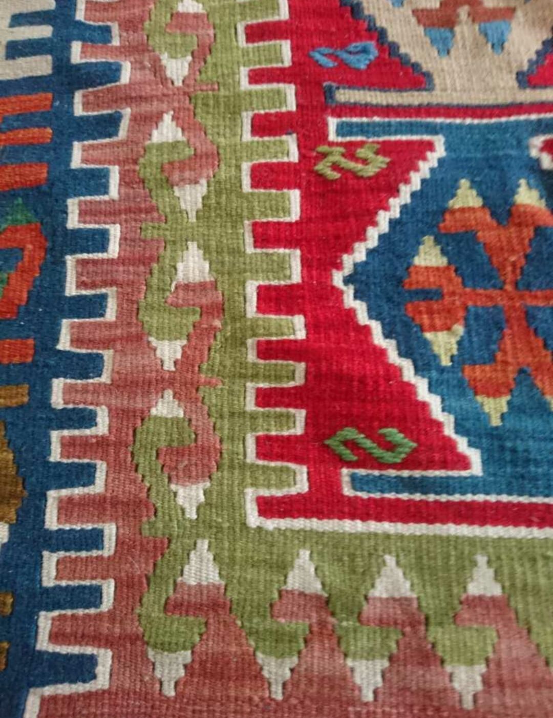 Turkish Kilim carpet , woven by hand in pure wool, 200x125cm