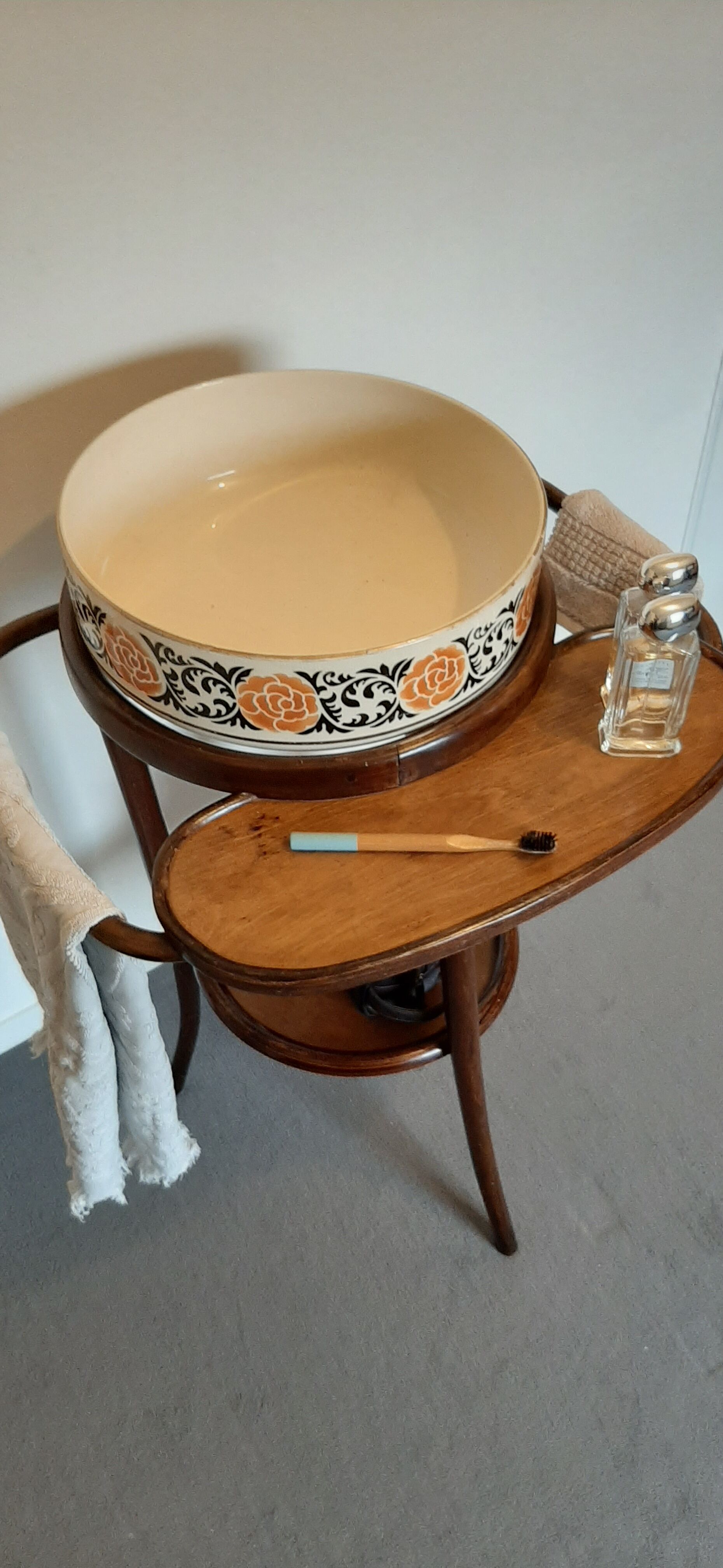 Table de toilette, barbière Jacob Joseph et Kohn