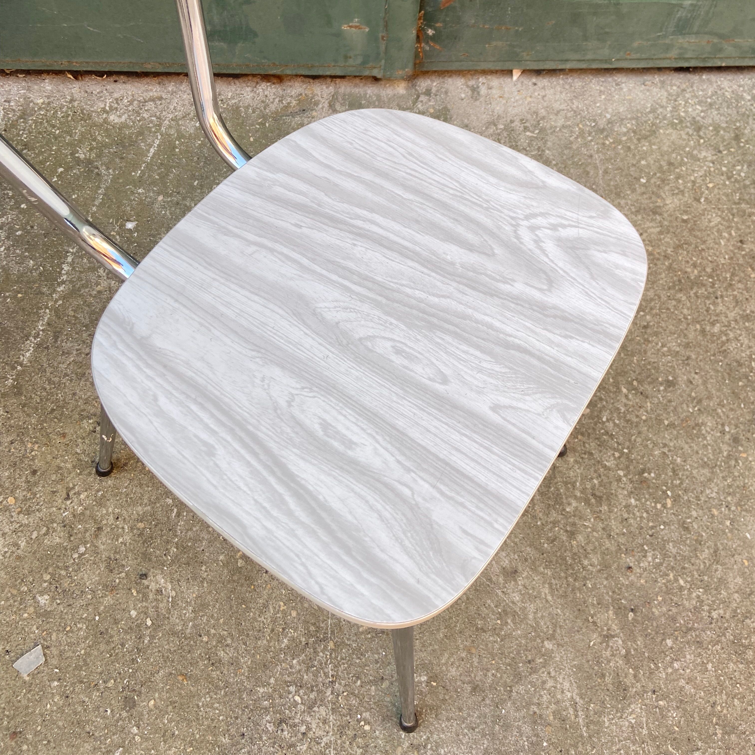 Set of 4 chairs in formica