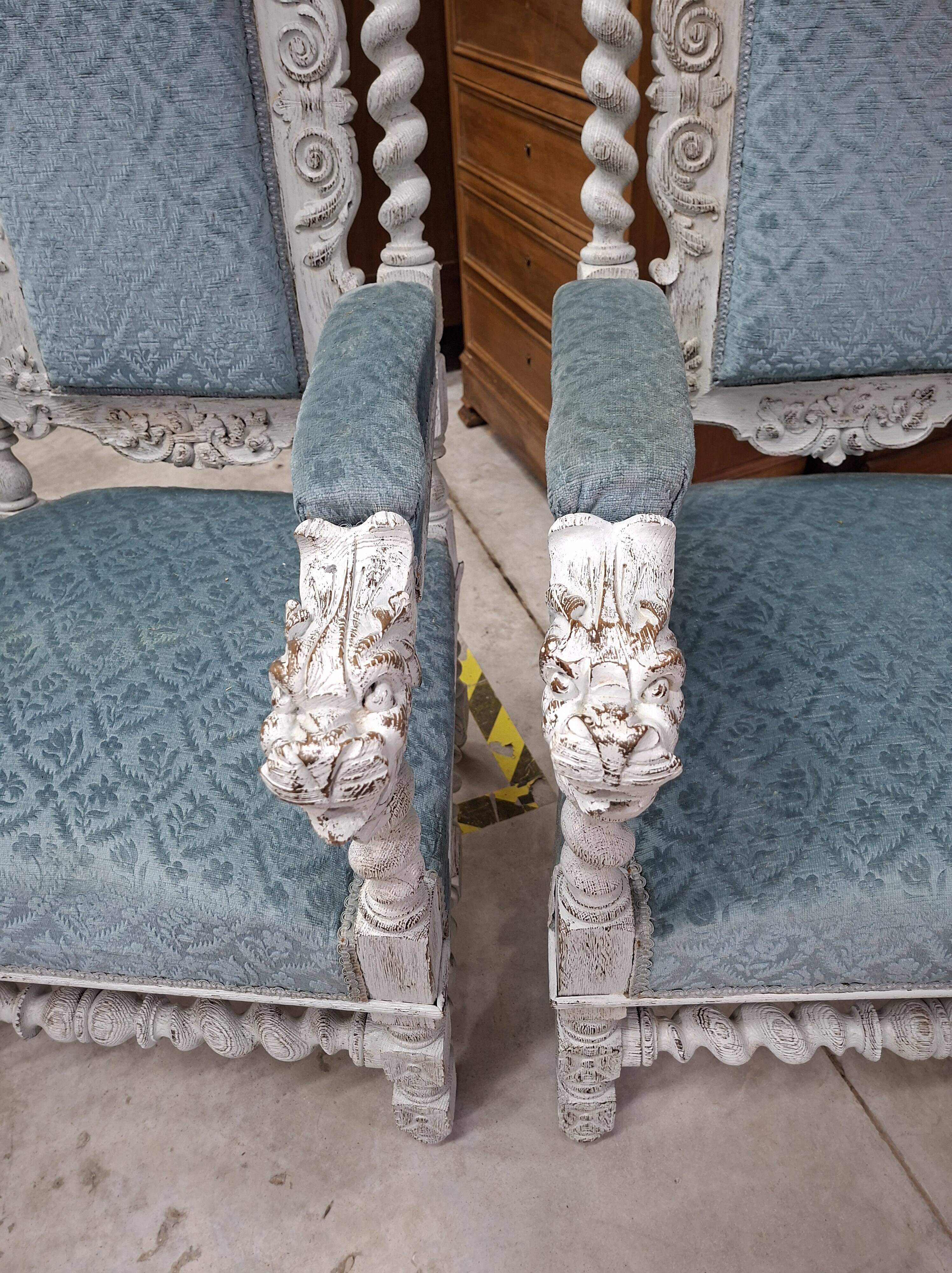 Pair of ceremonial armchairs in carved wood – Twisted columns