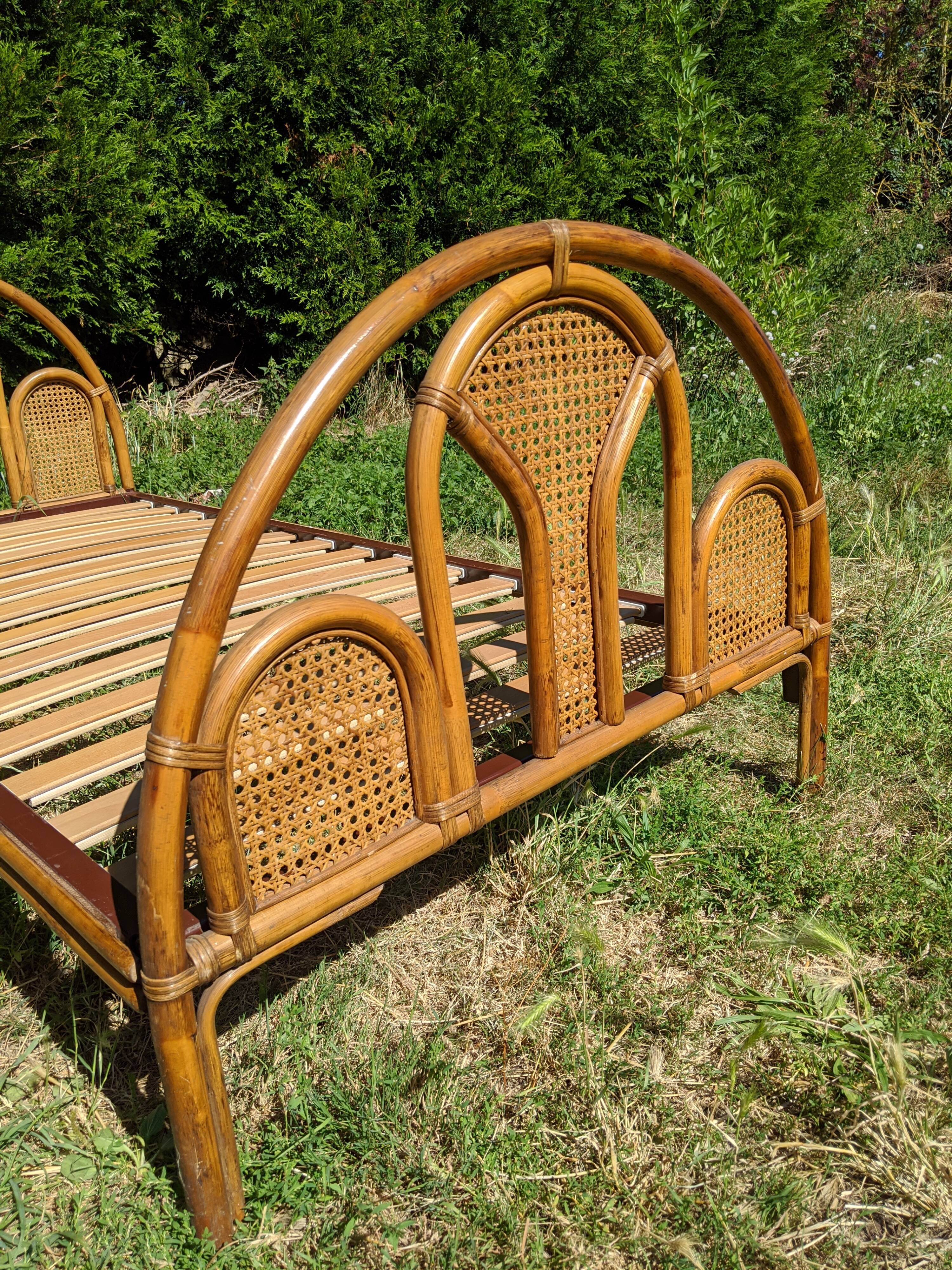 Old rattan bed 1 place