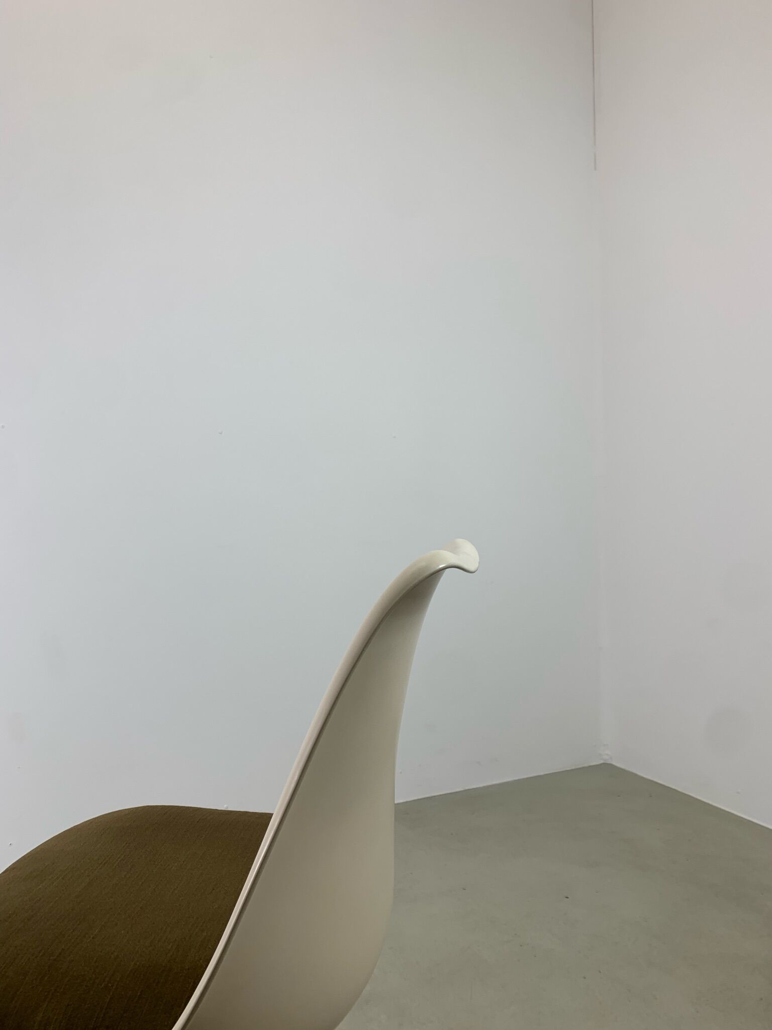 Eero Saarinen Tulip Dining Set with Swifel Chairs for Knoll International 1960s