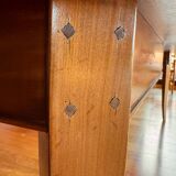 Extendable dining table