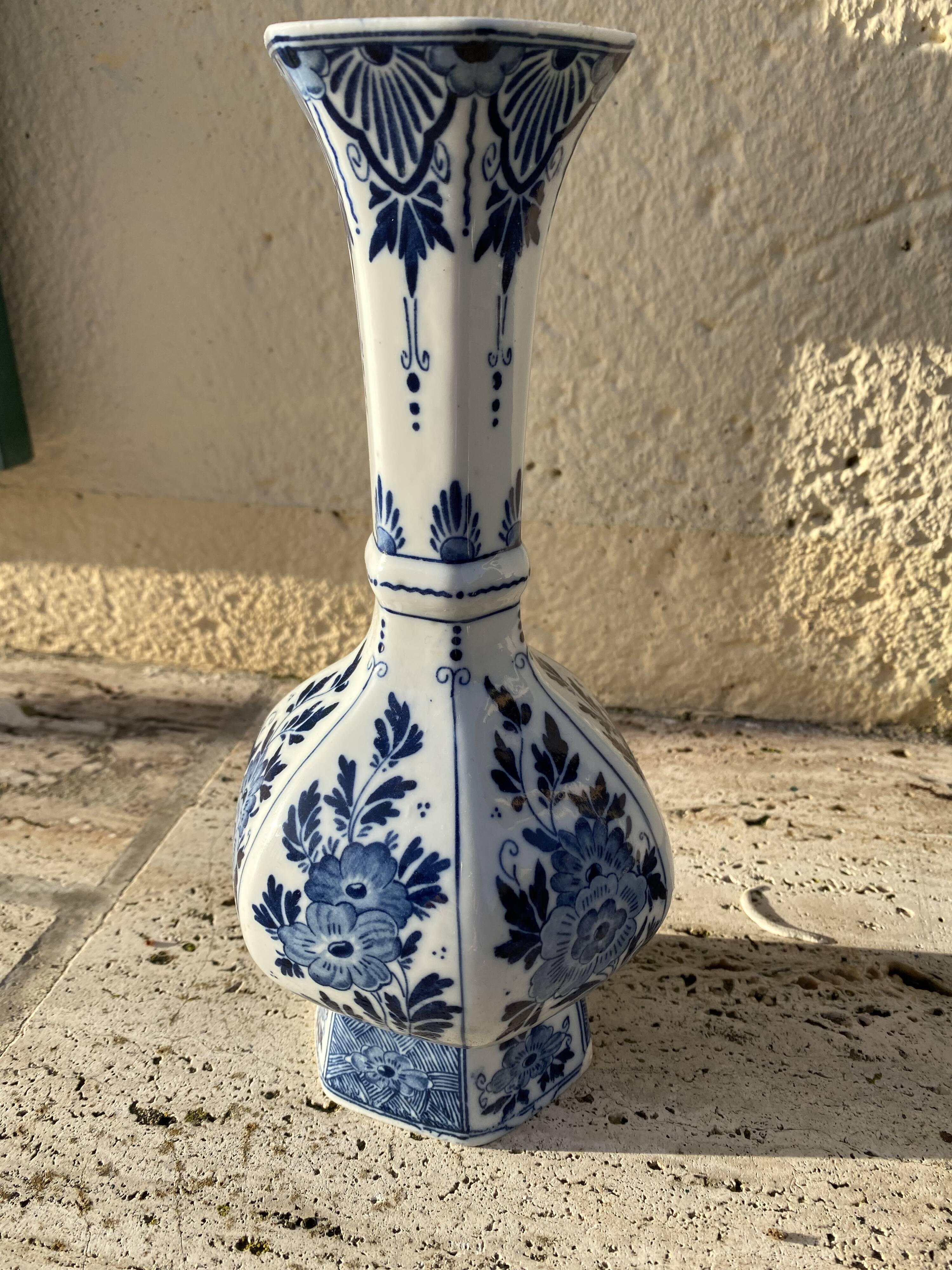 Vintage vase delfte