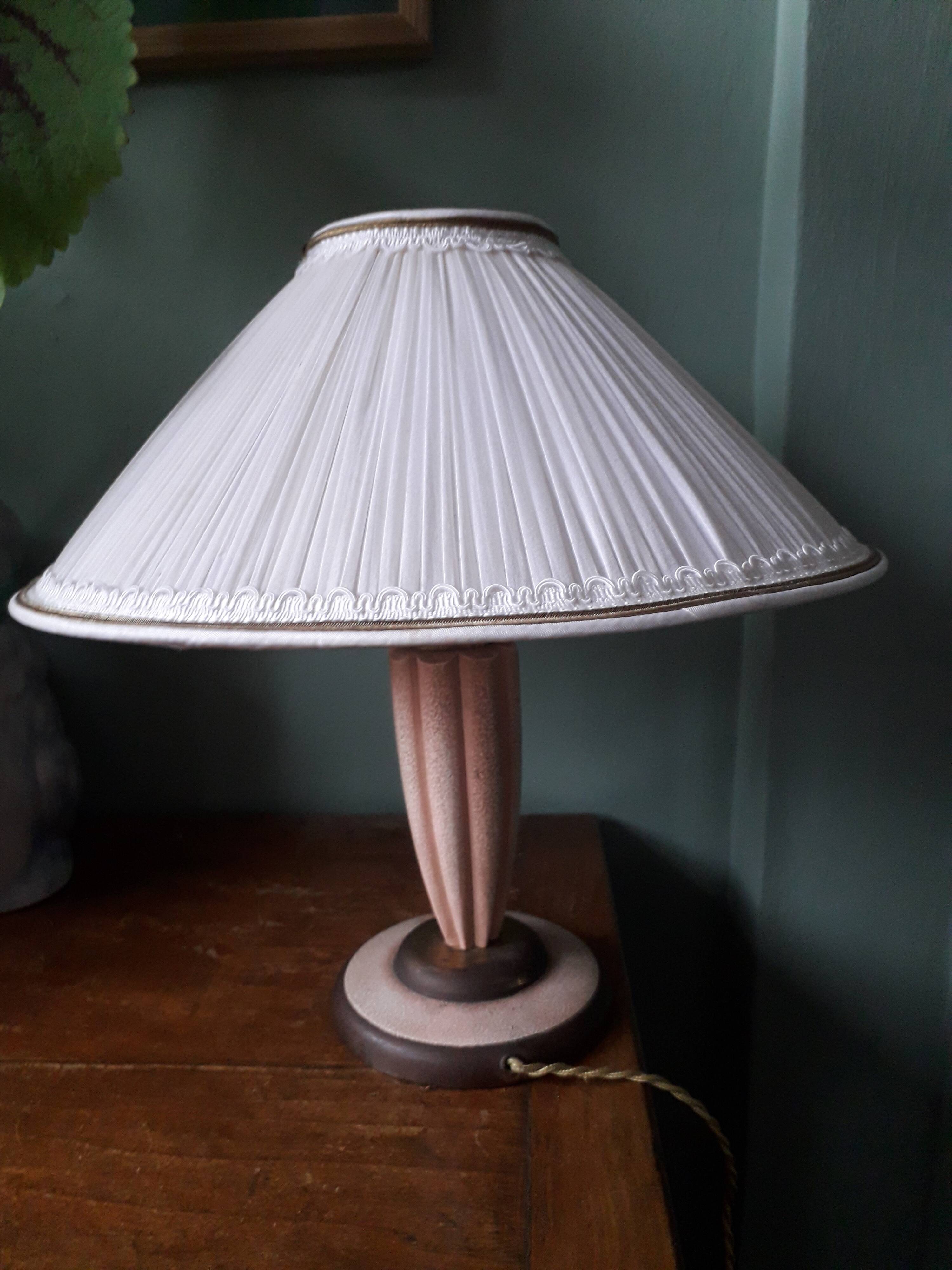 Vintage lamp from the 1940s with its pleated lampshade