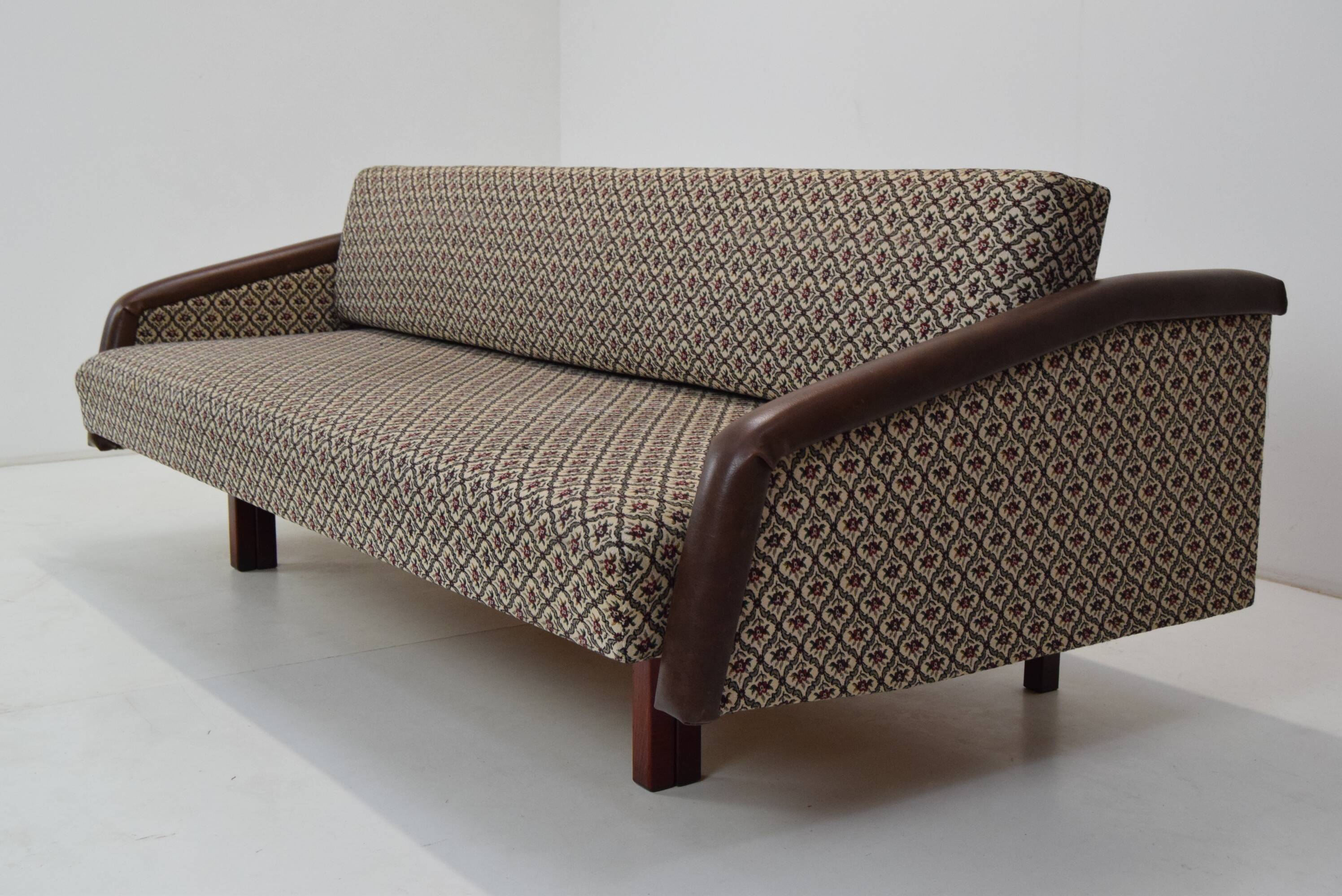 Mid-century 3-seat Sofa or Daybed,Jitona,1970's.